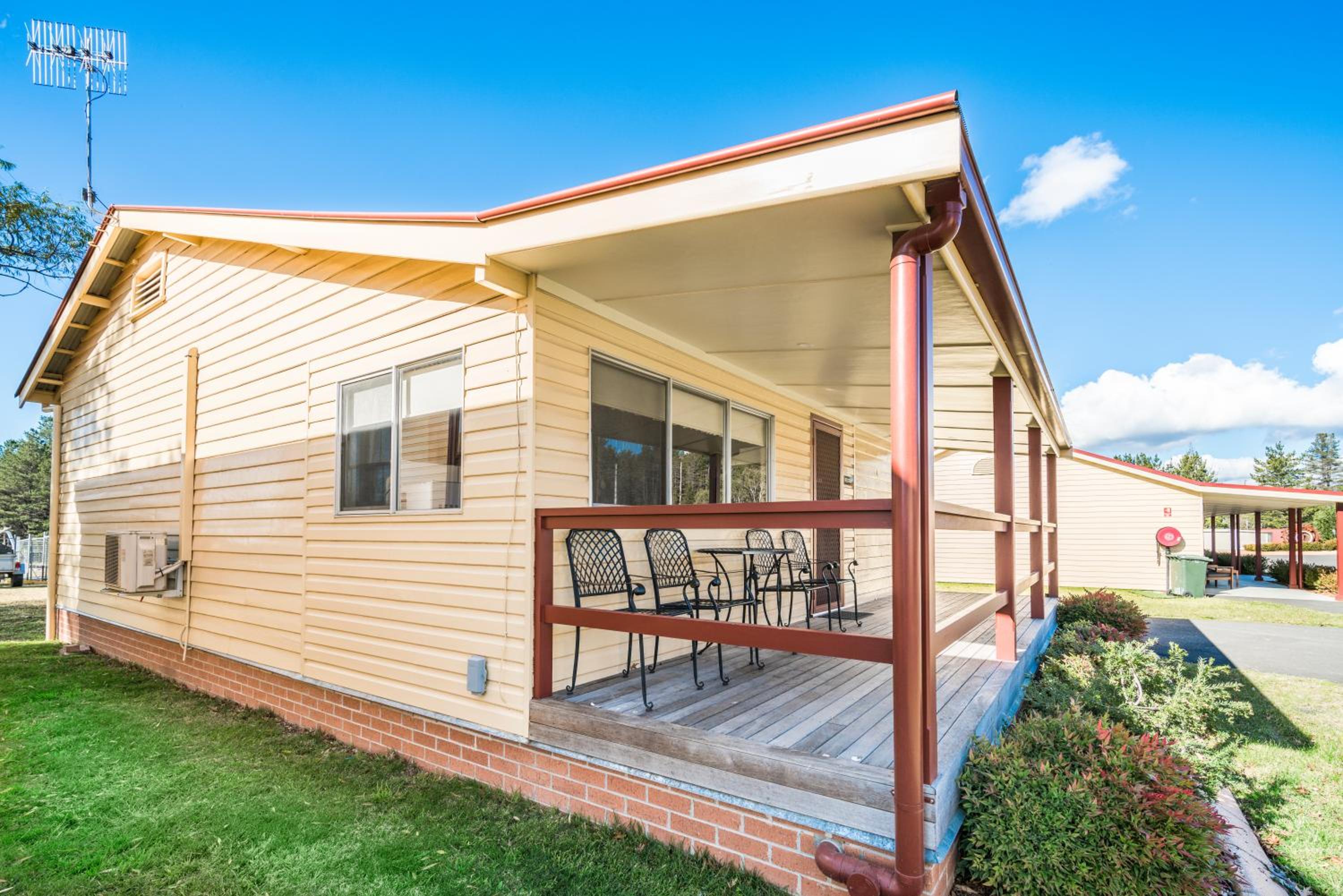 Three-Bedroom Cottage - Photo 9