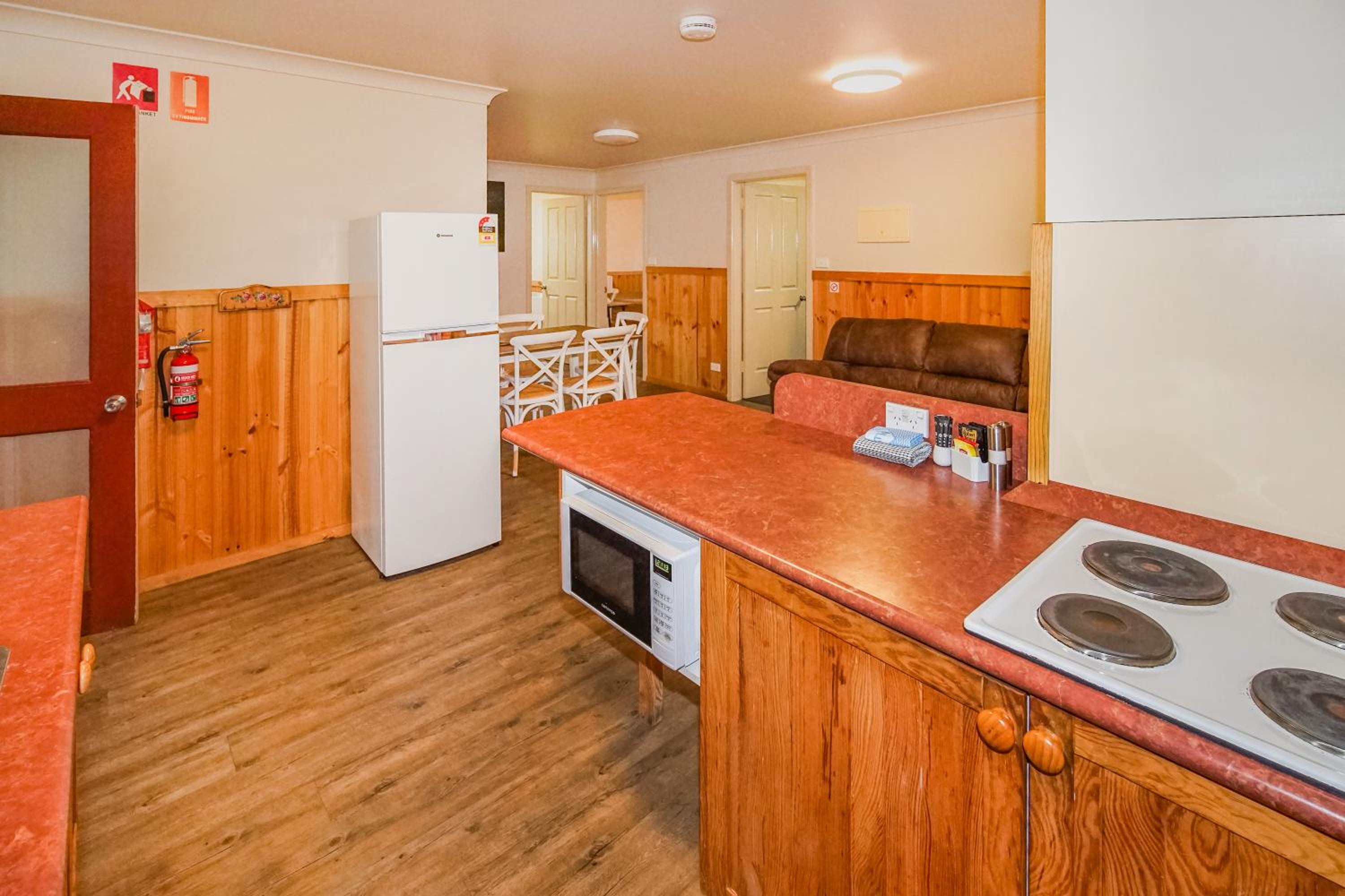 Three-Bedroom Cottage - Photo 3
