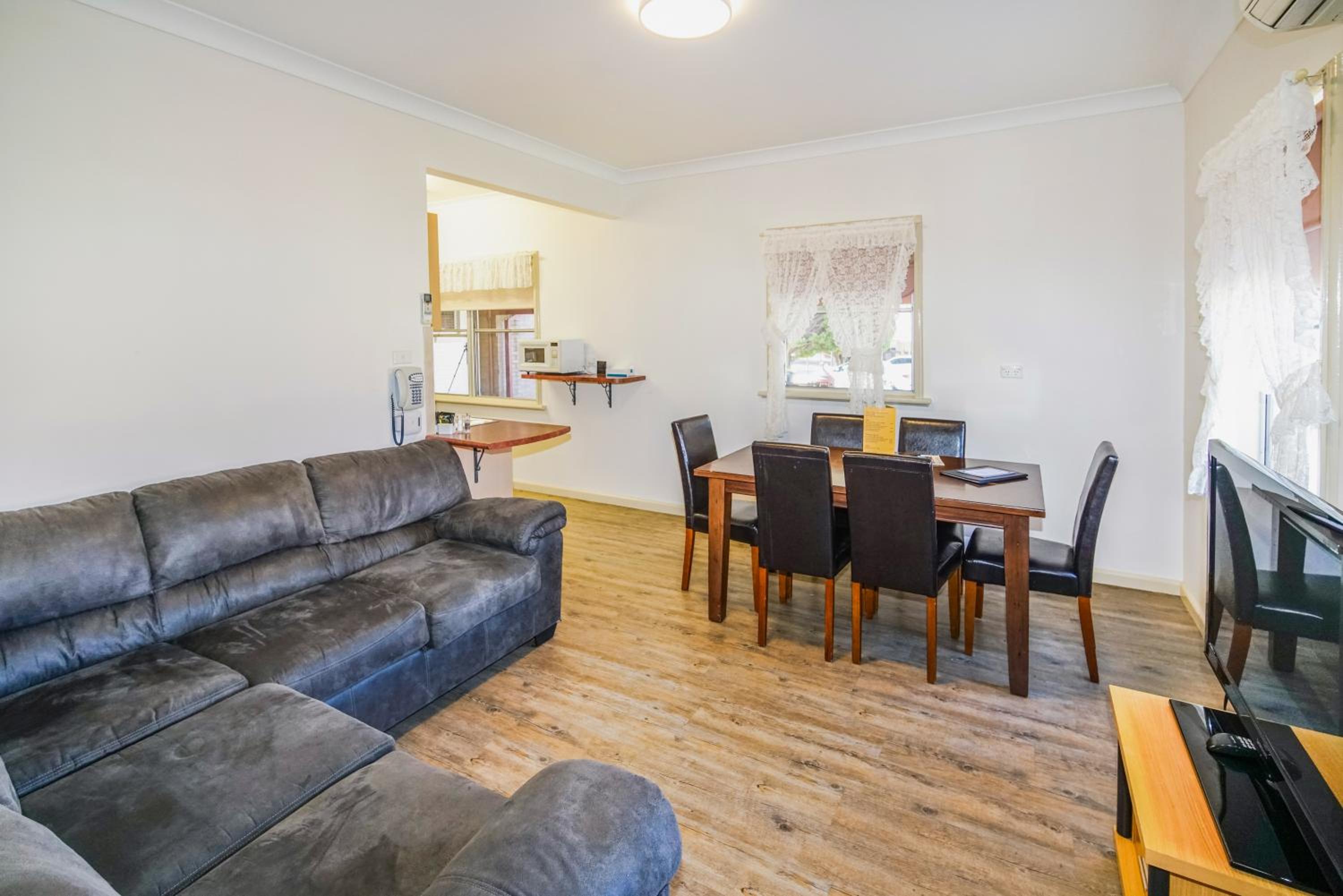 Three-Bedroom Cottage - Photo 11