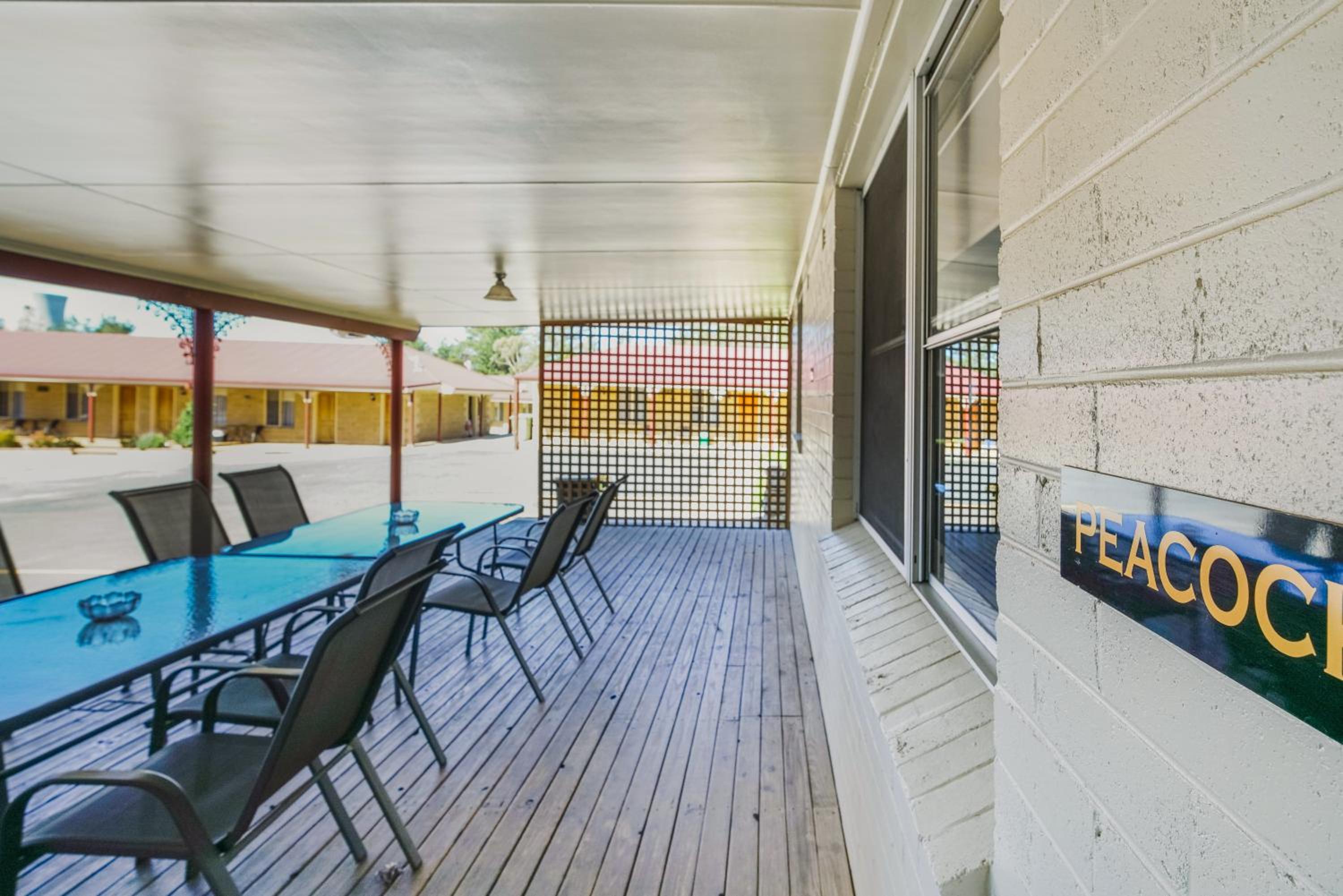 Three-Bedroom Cottage - Photo 4