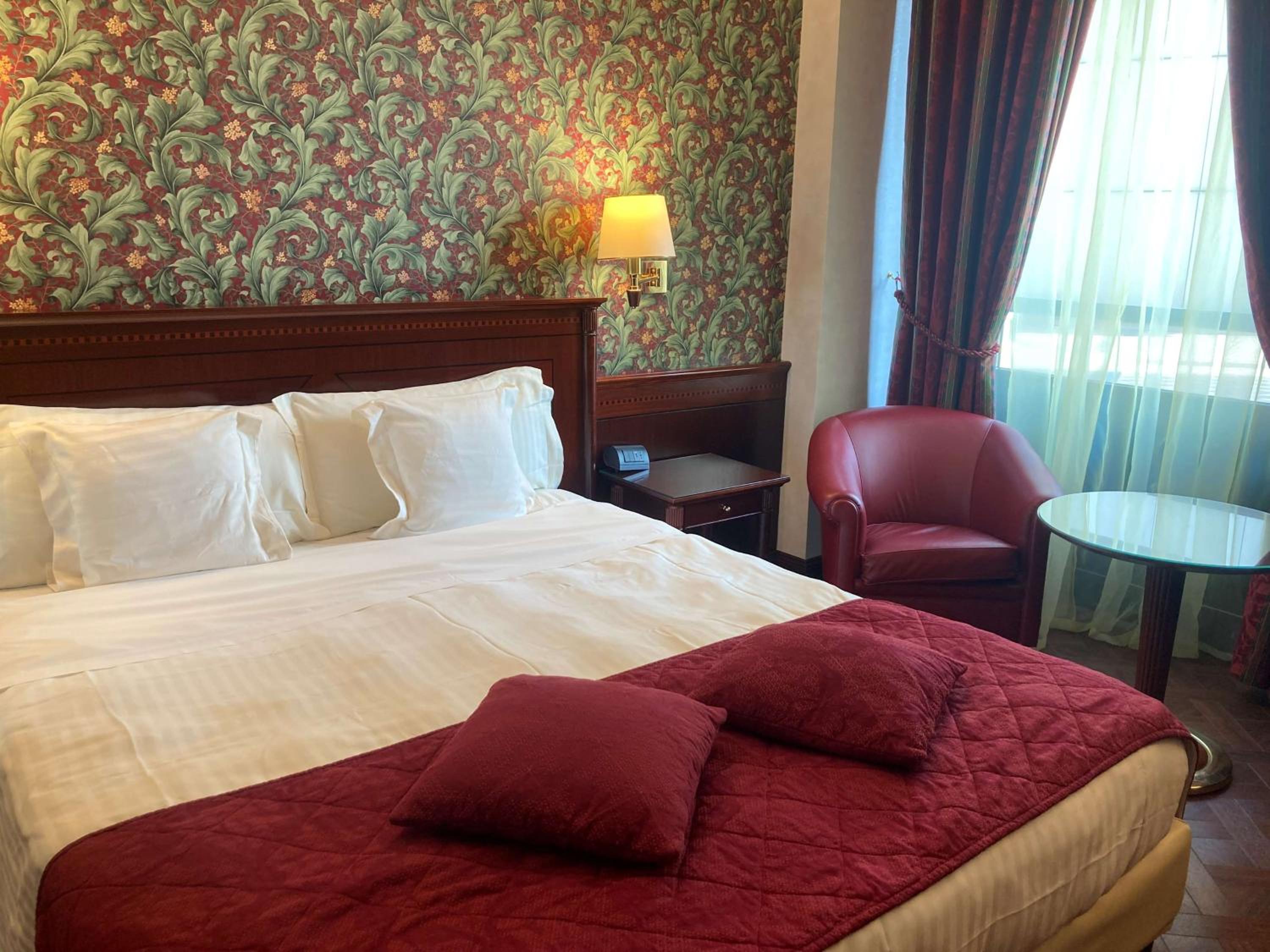 Double Room thumbnail 6