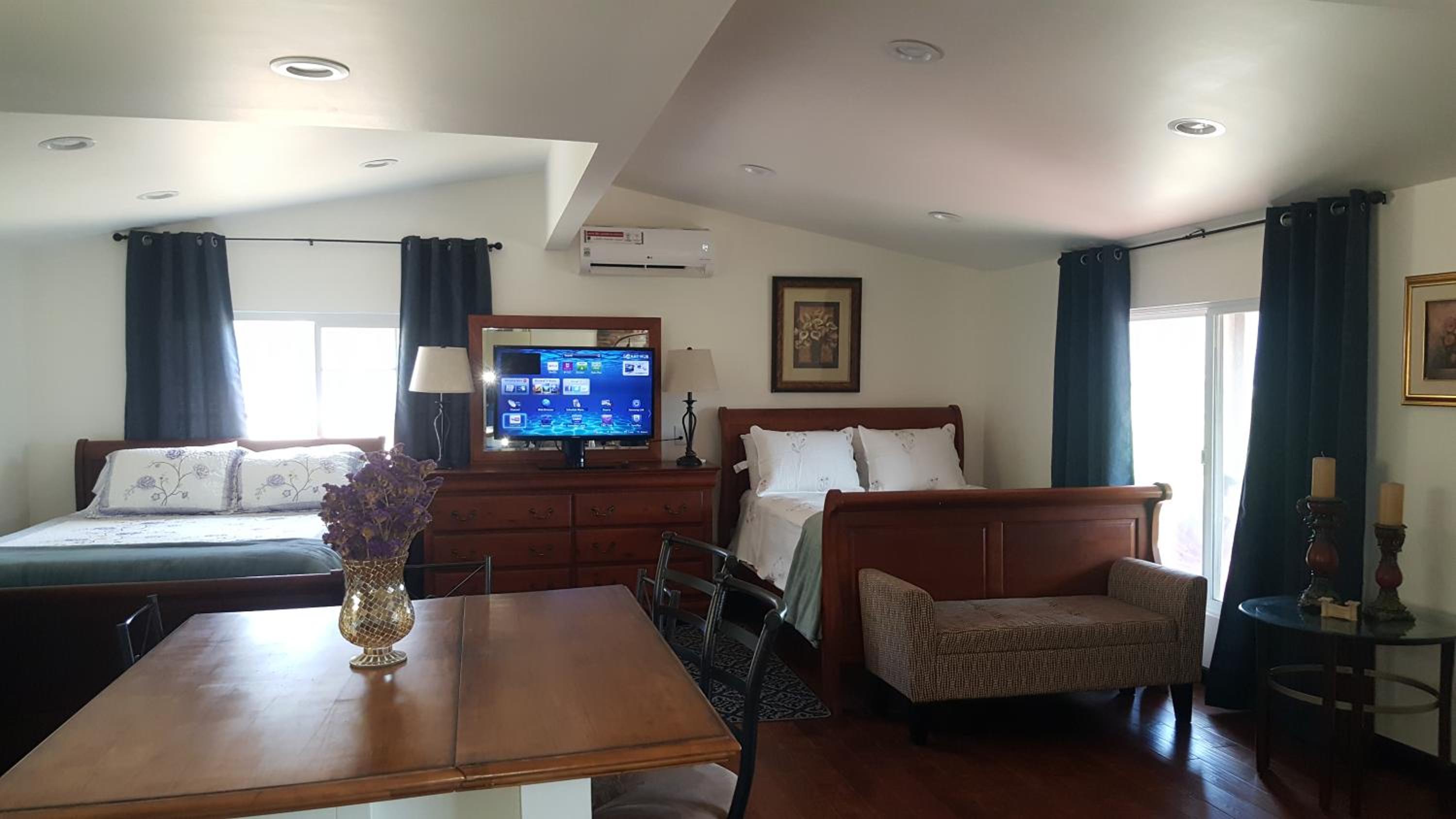 One-Bedroom House - Photo 13