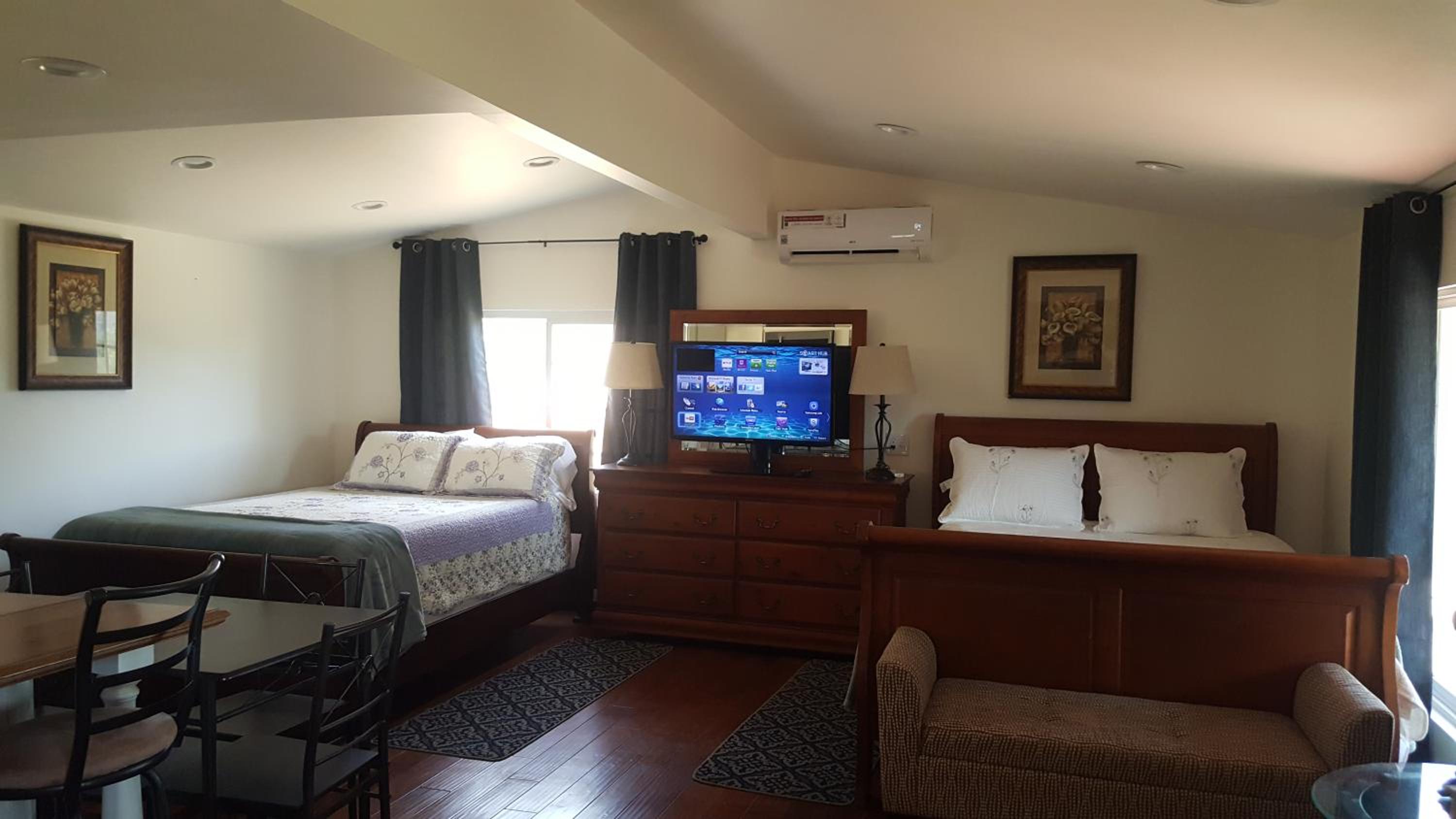 One-Bedroom House - Photo 1