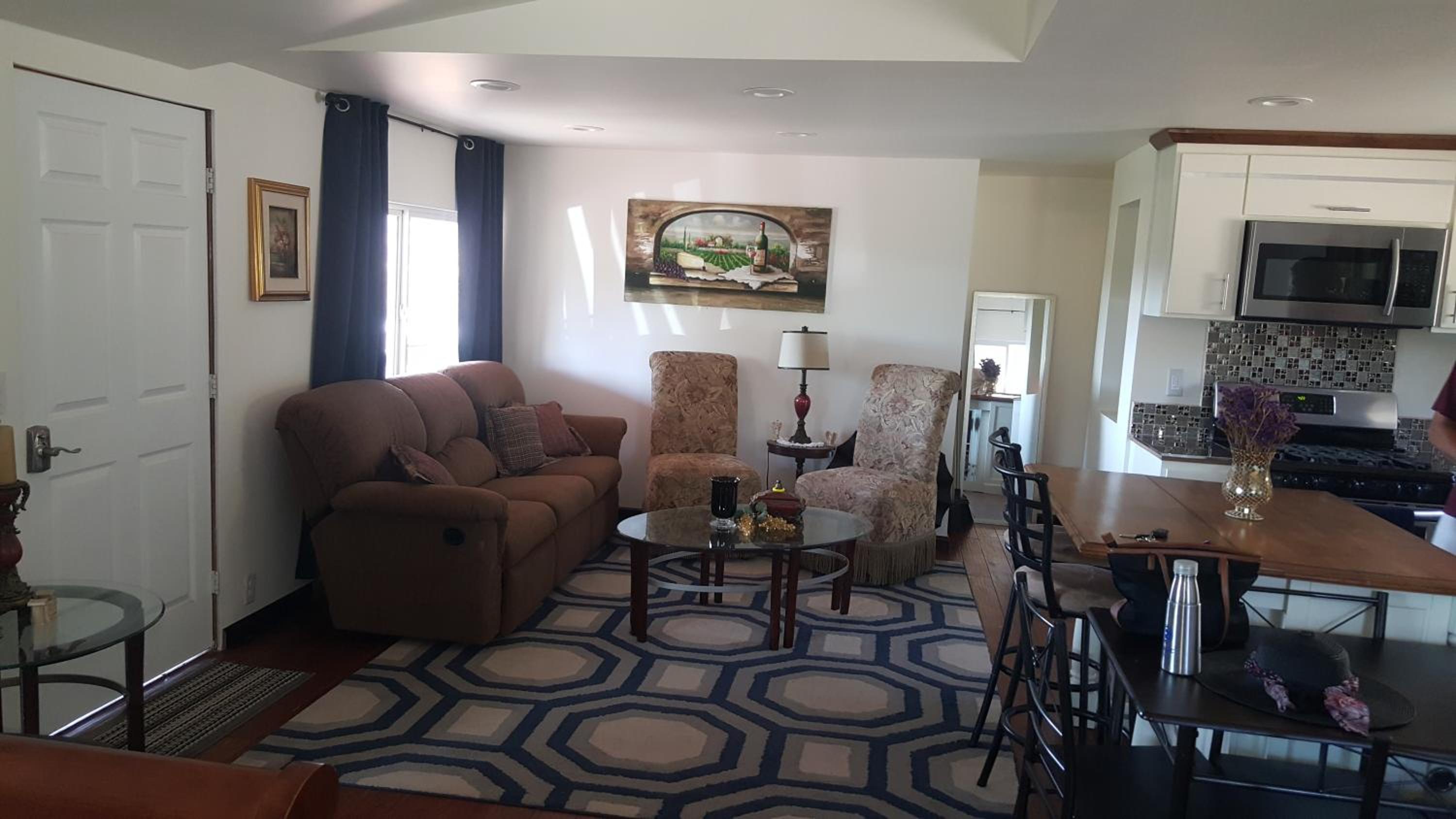 One-Bedroom House - Photo 11