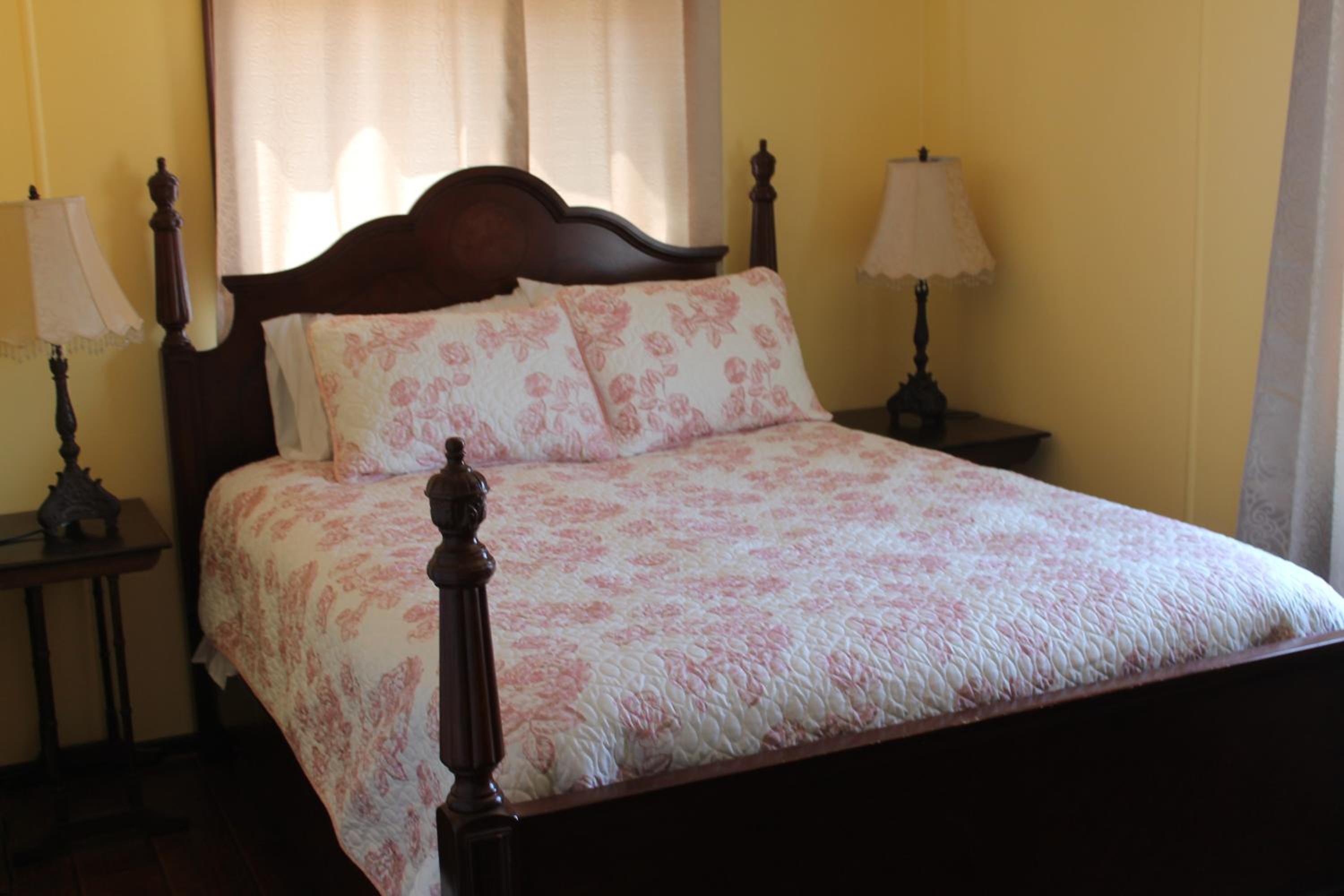 Three-Bedroom House - Photo 17