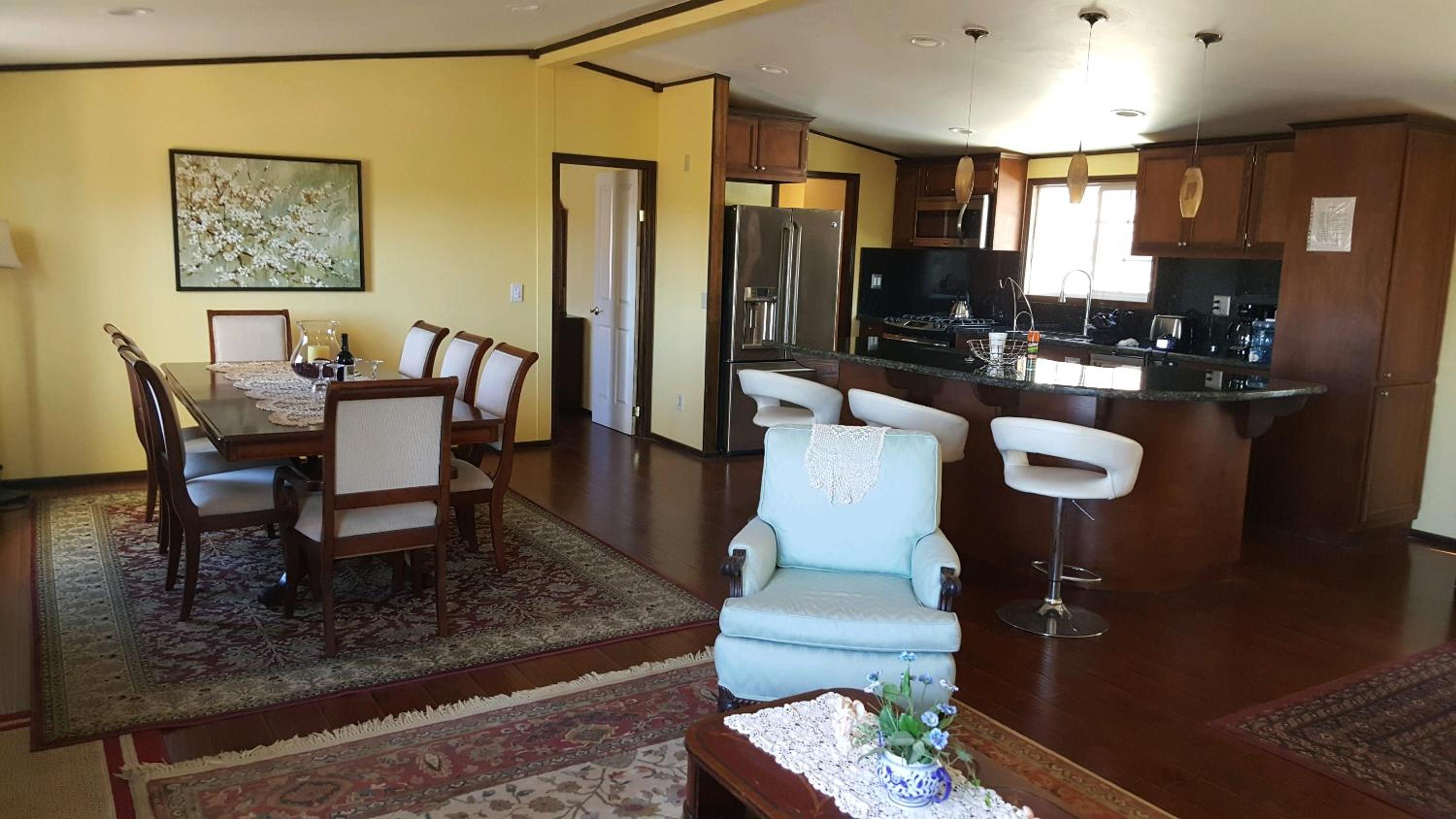Three-Bedroom House - Photo 2
