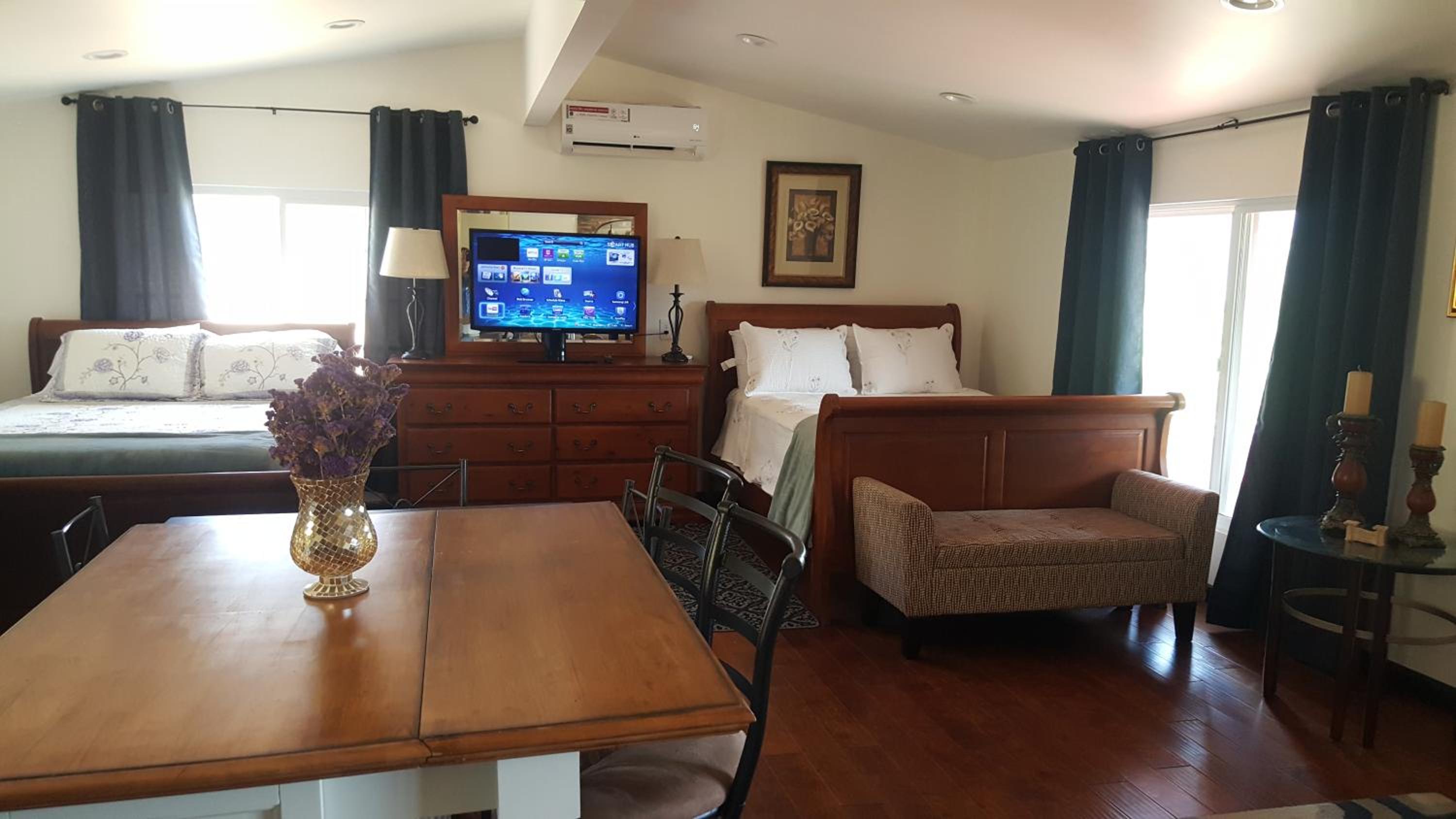 One-Bedroom House - Photo 6