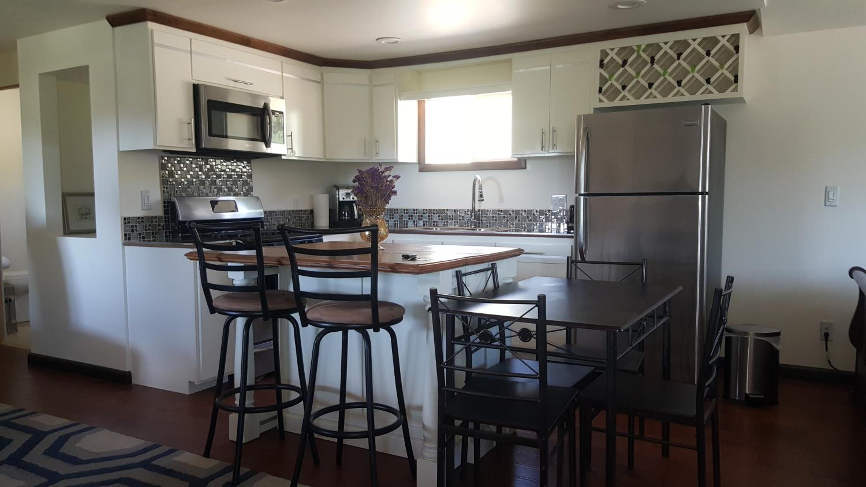 One-Bedroom House - Photo 2