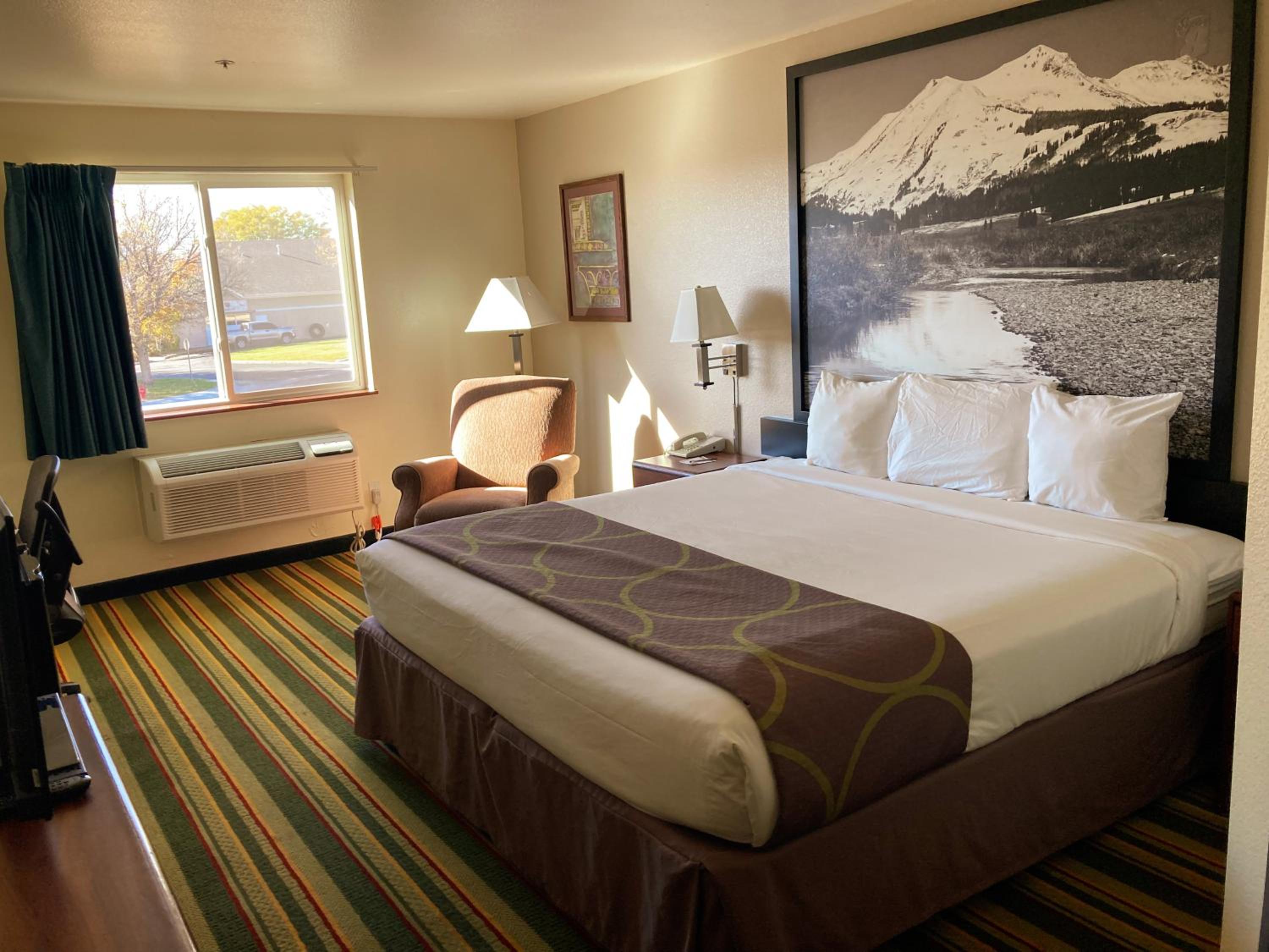 King Room - Non-Smoking - Photo 3