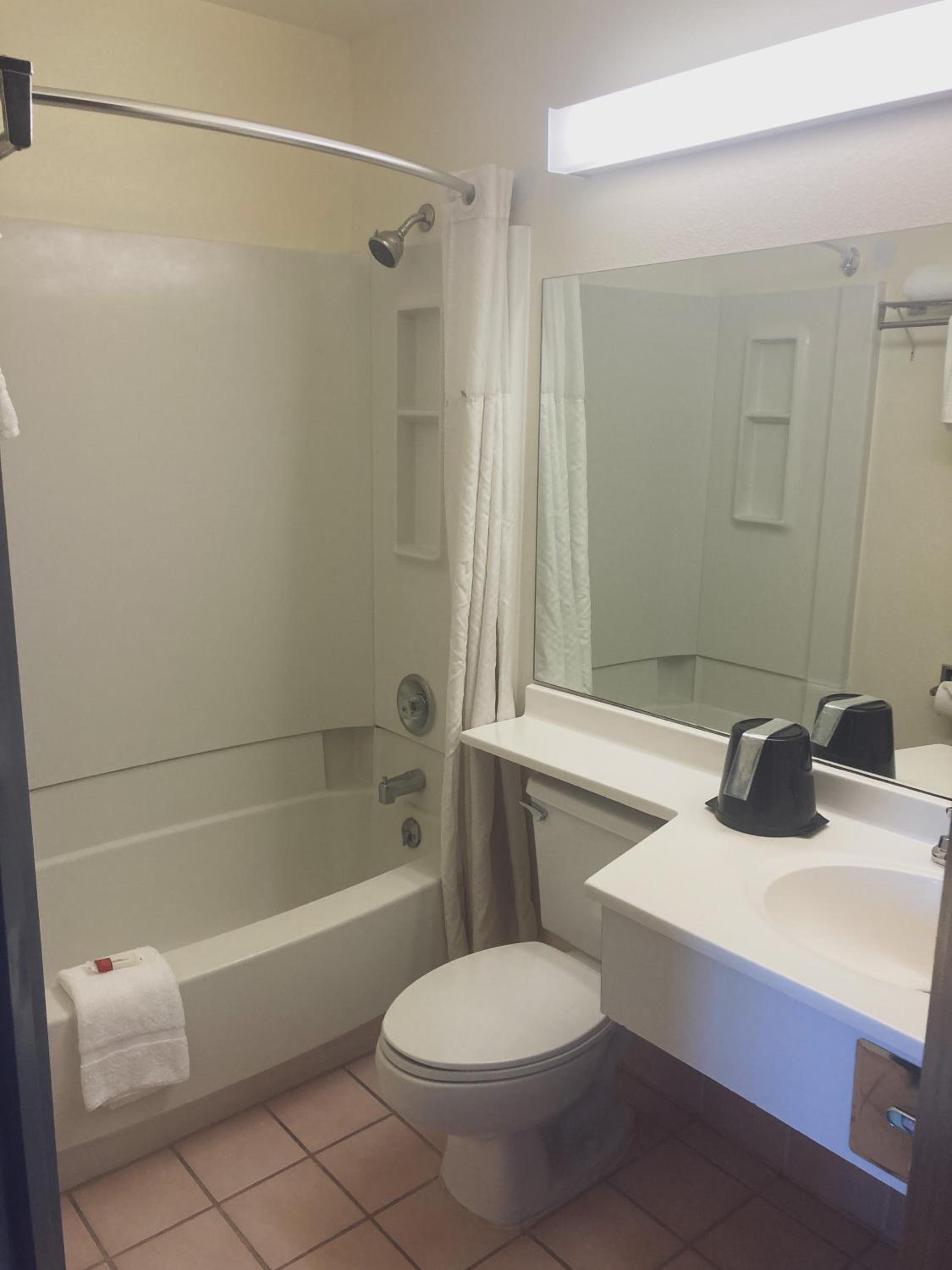 Queen Room - Mobility Access/Non-Smoking - Photo 9