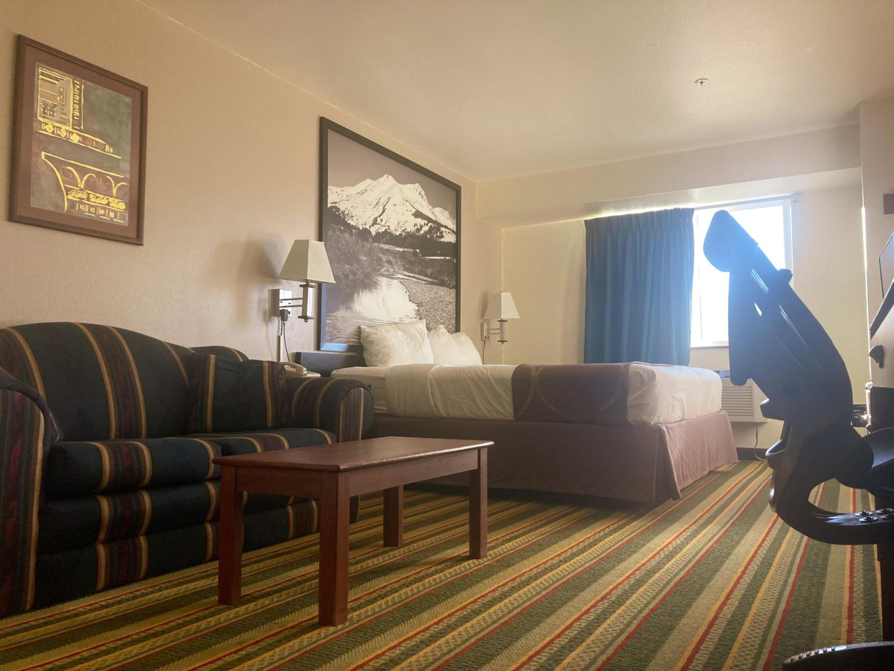 Deluxe King Room - Non-Smoking photo 1