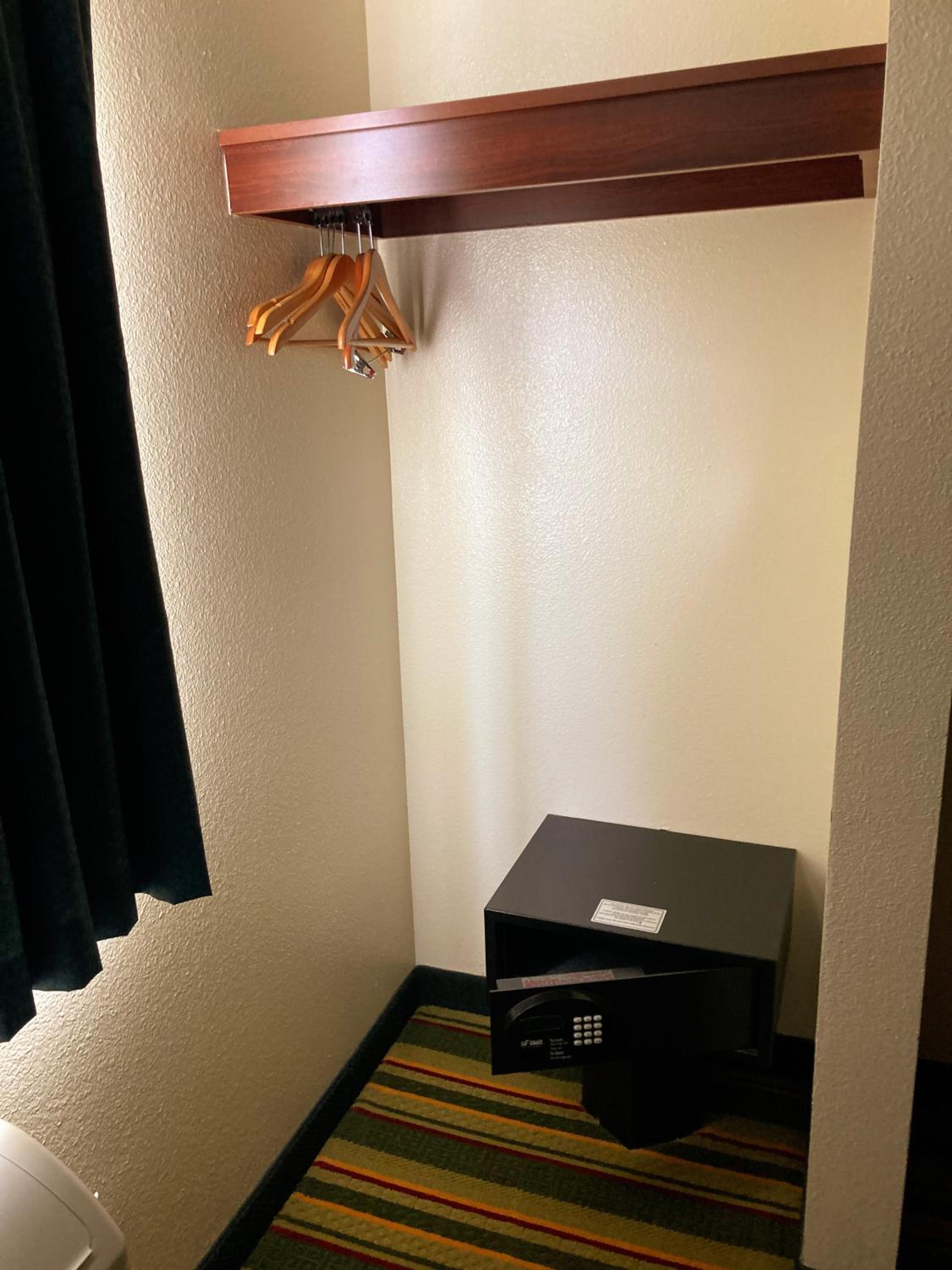 Queen Room - Mobility Access/Non-Smoking - Photo 2
