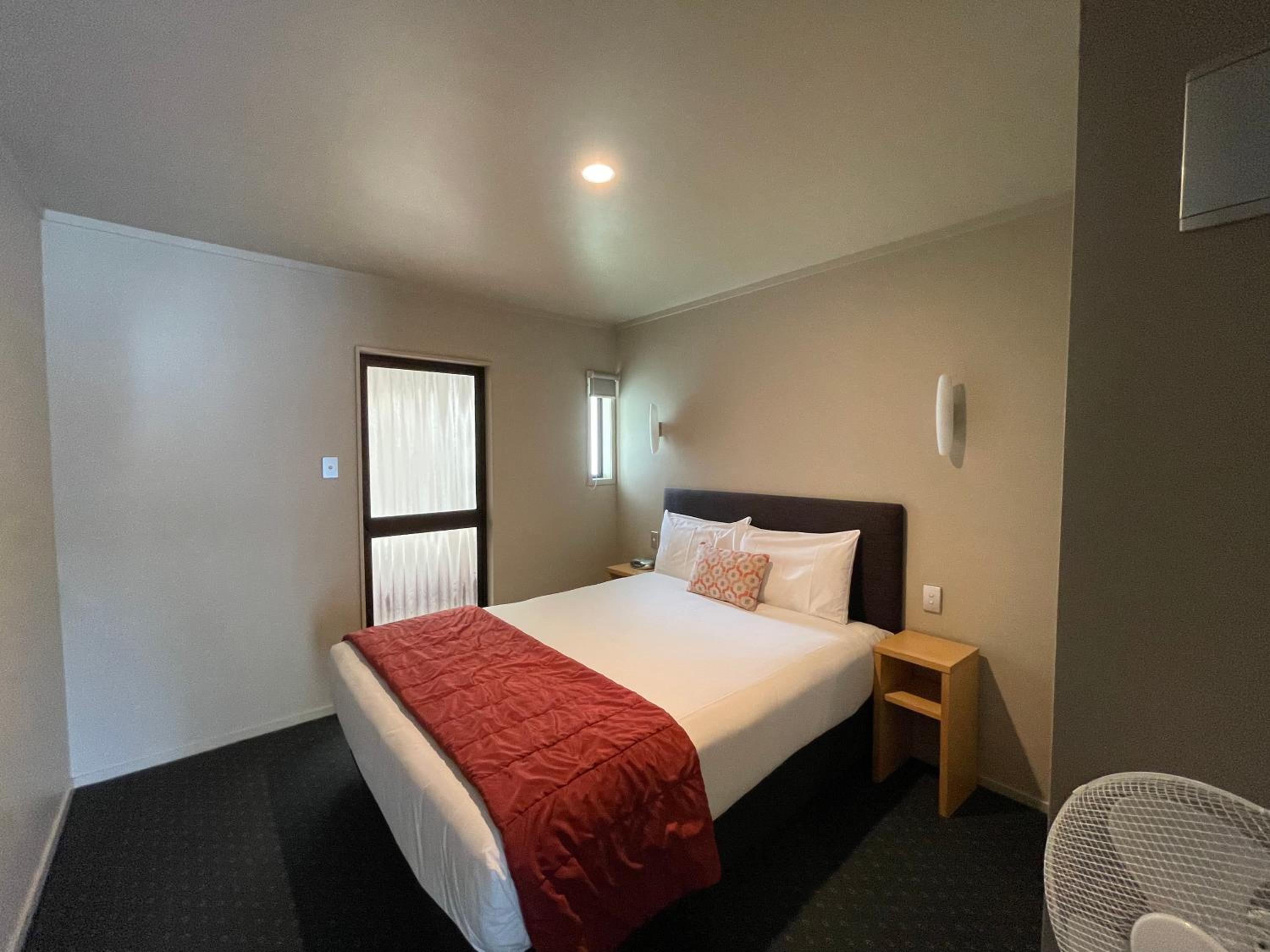 One-Bedroom Suite with Hot Tub photo 1