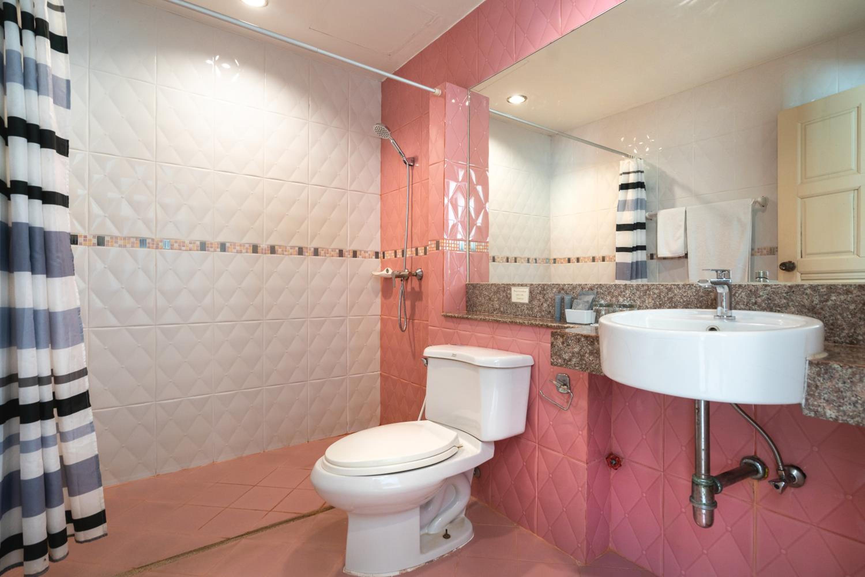 Standard Double Room - Photo 8
