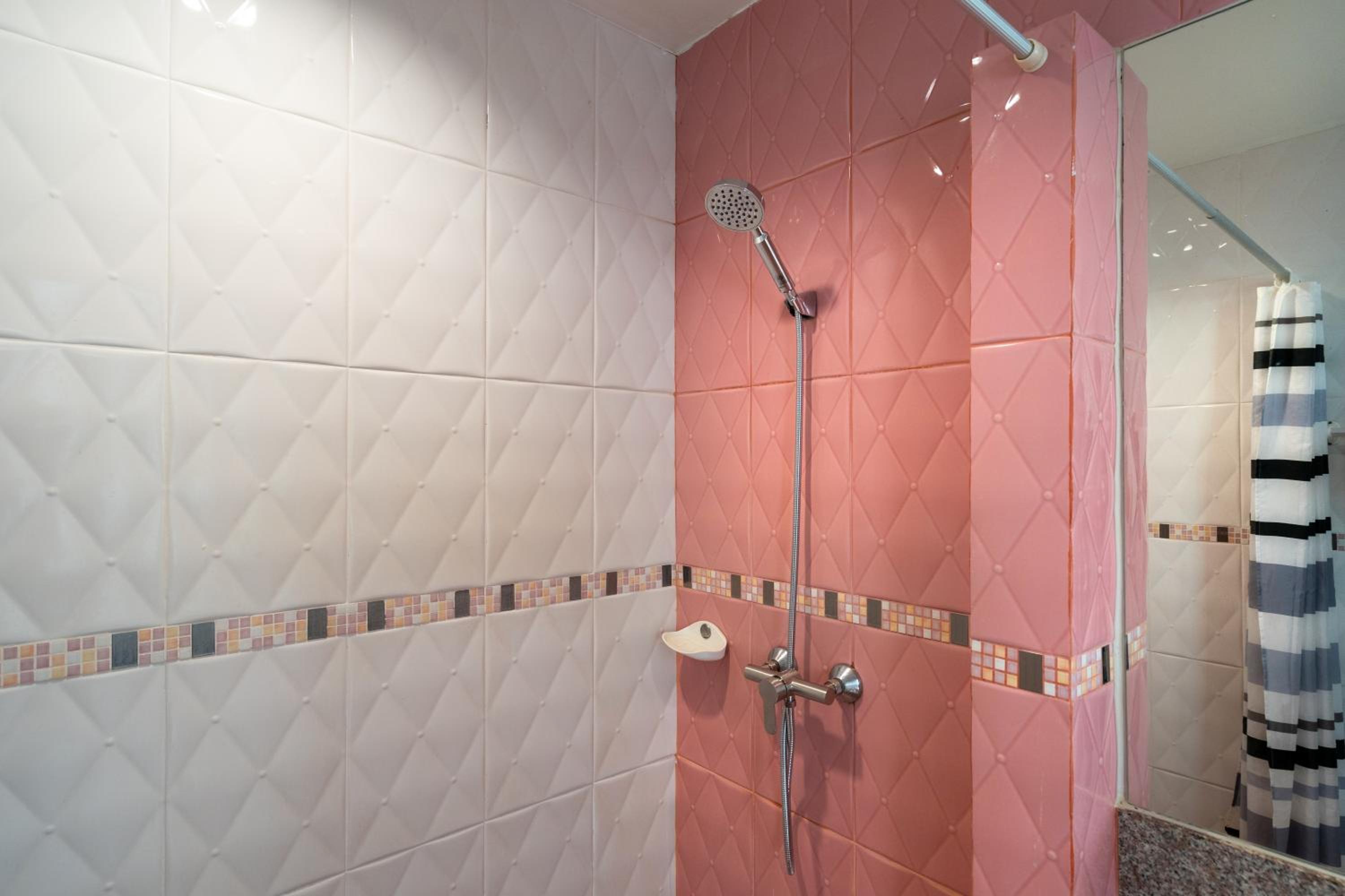 Standard Double Room - Photo 11
