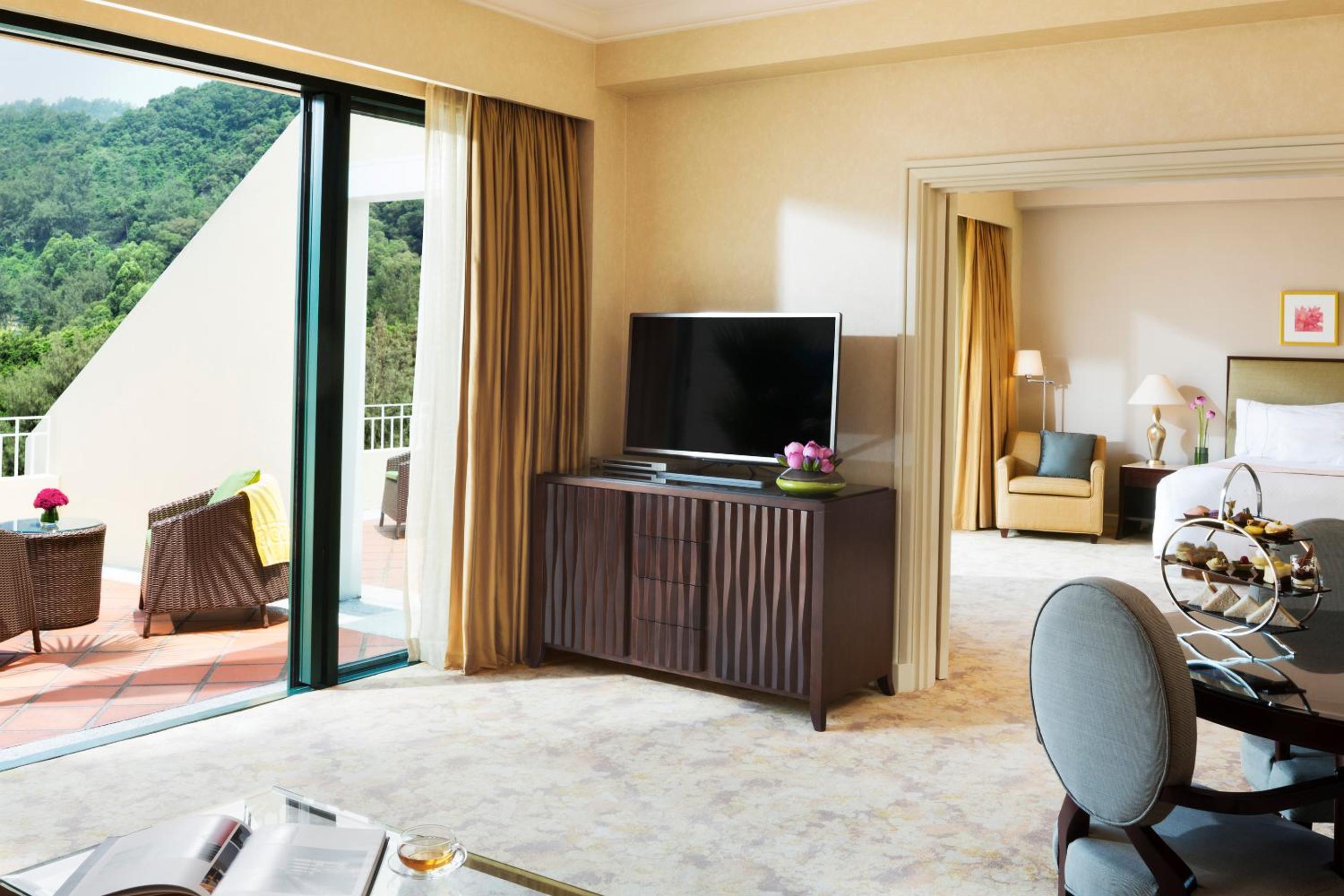 Deluxe King Suite