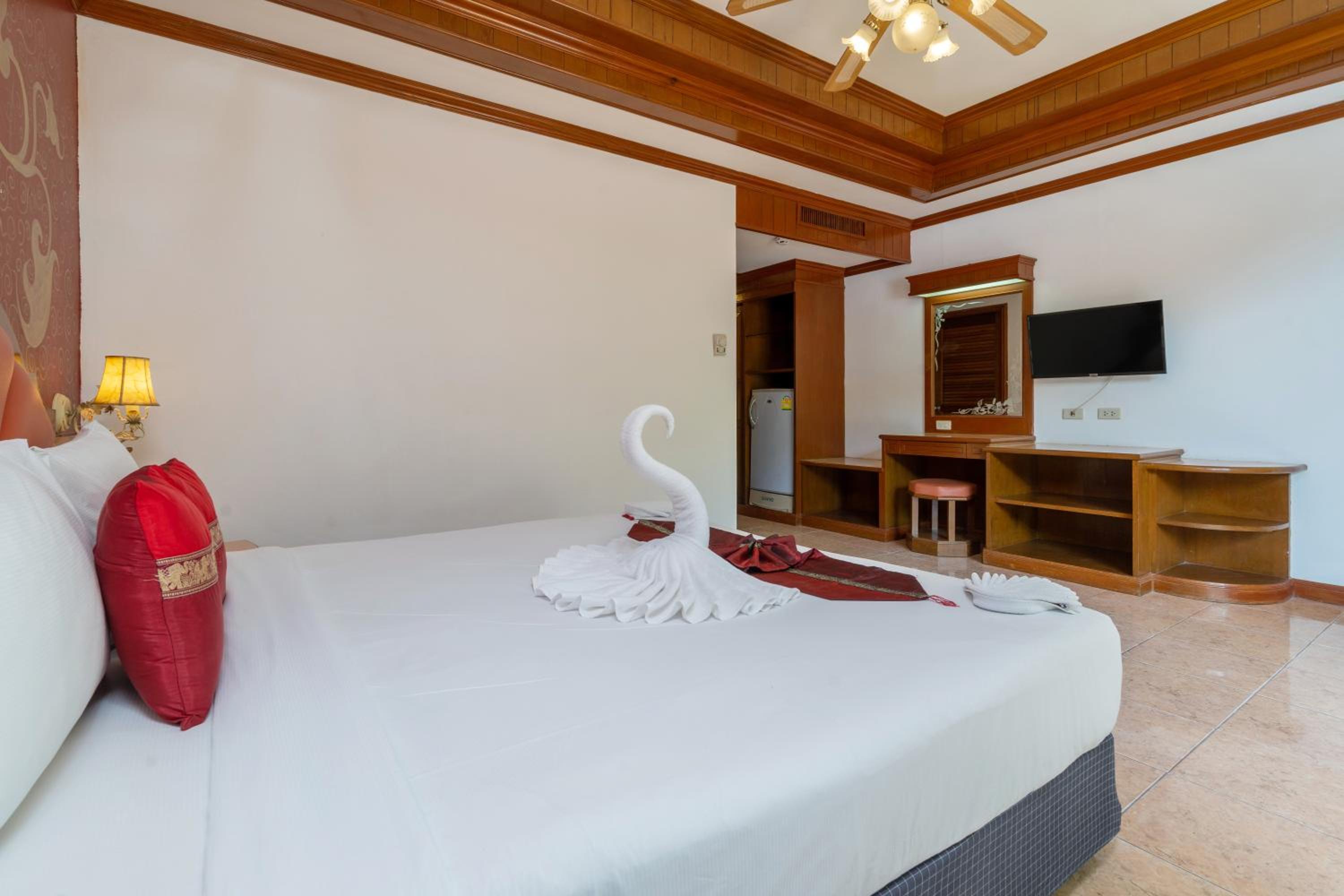 Superior King Room - Photo 7
