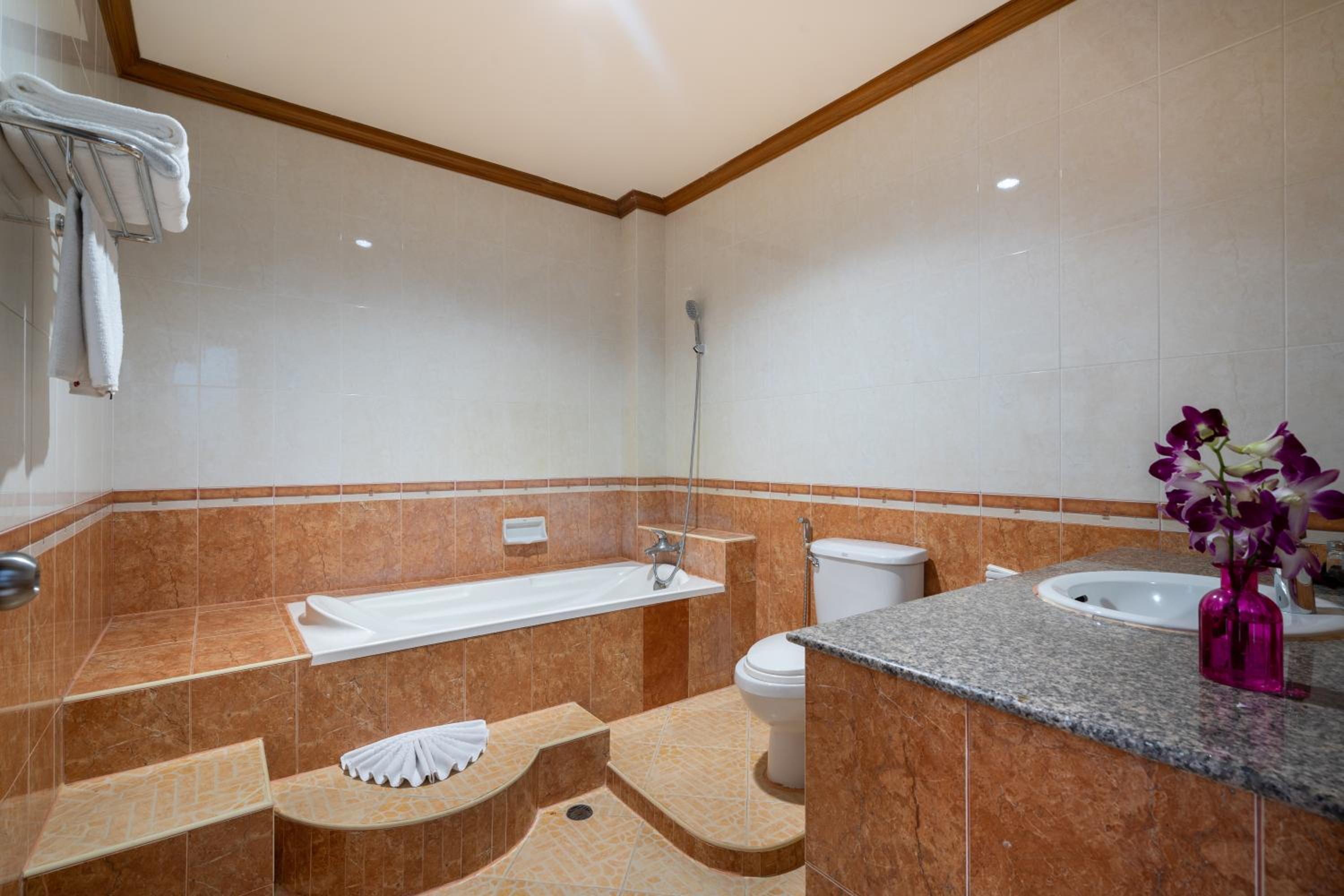 Superior King Room - Photo 11