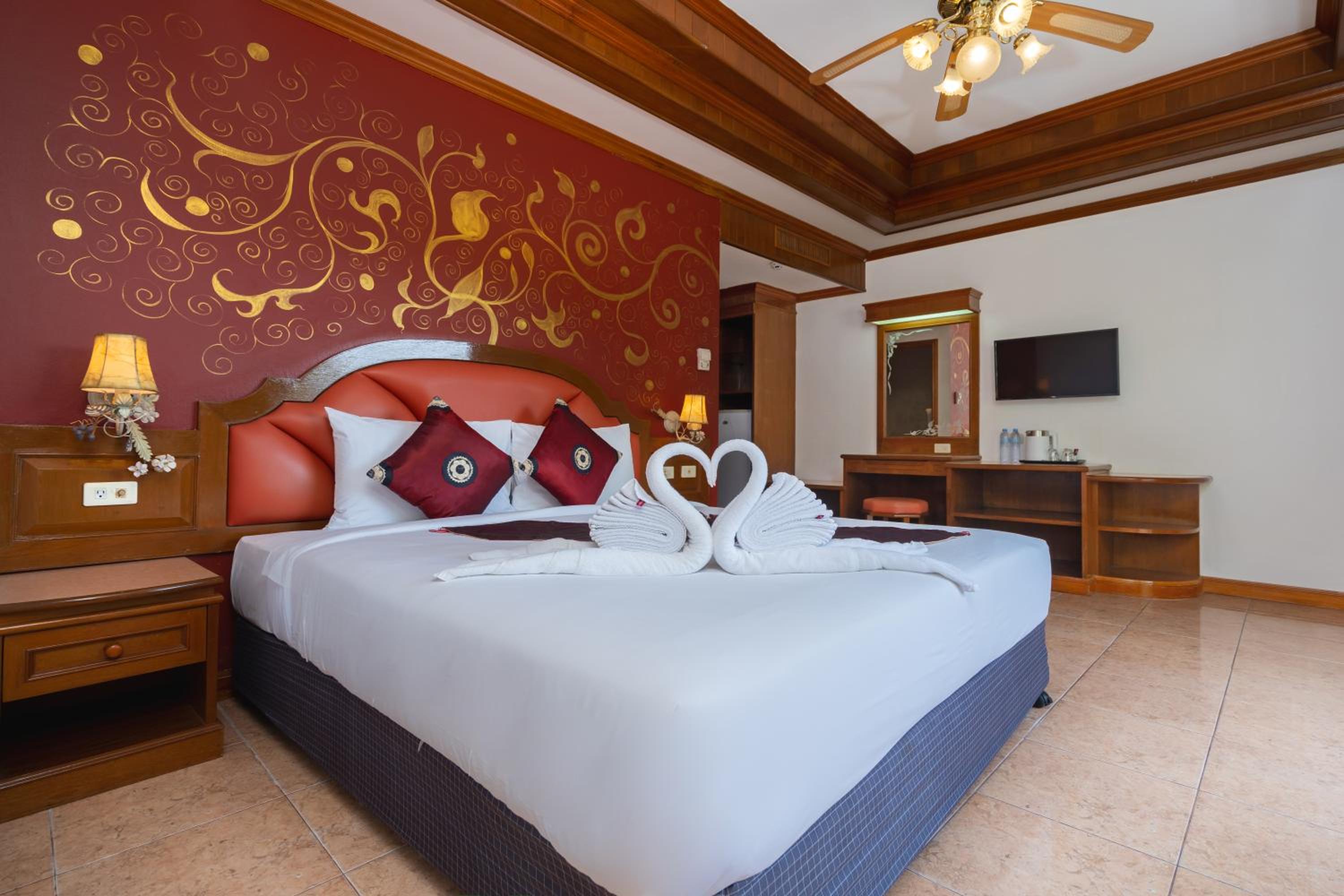 Deluxe Double Room - Photo 12