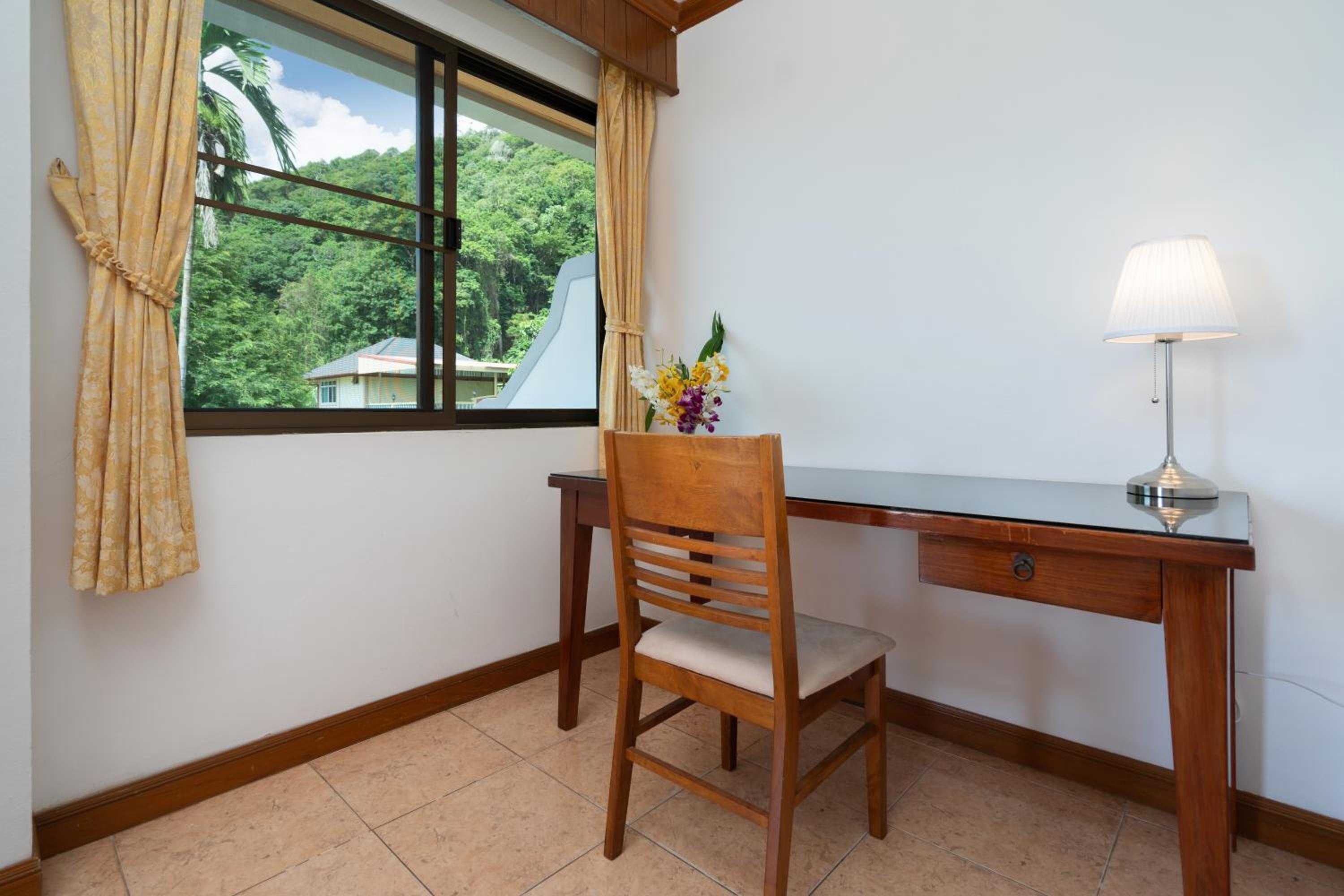 Deluxe Double Room - Photo 13