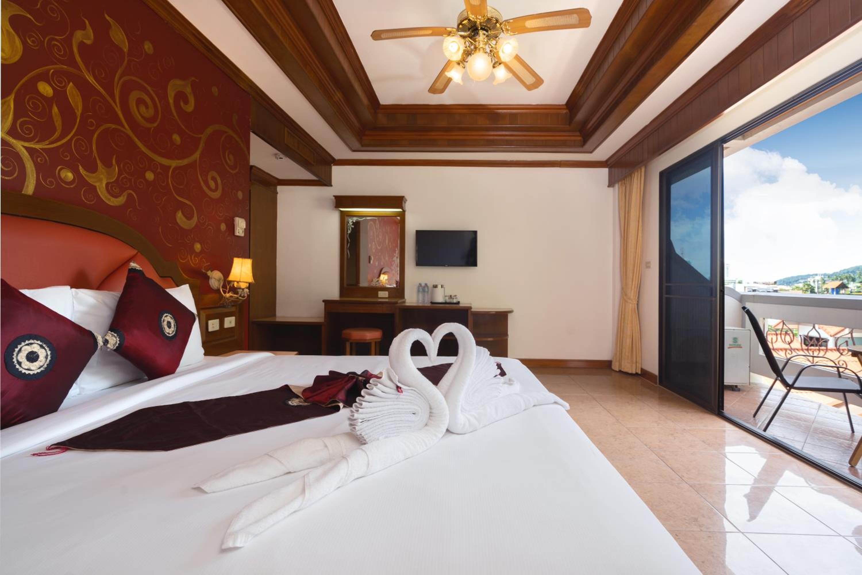 Deluxe Double Room - Photo 15