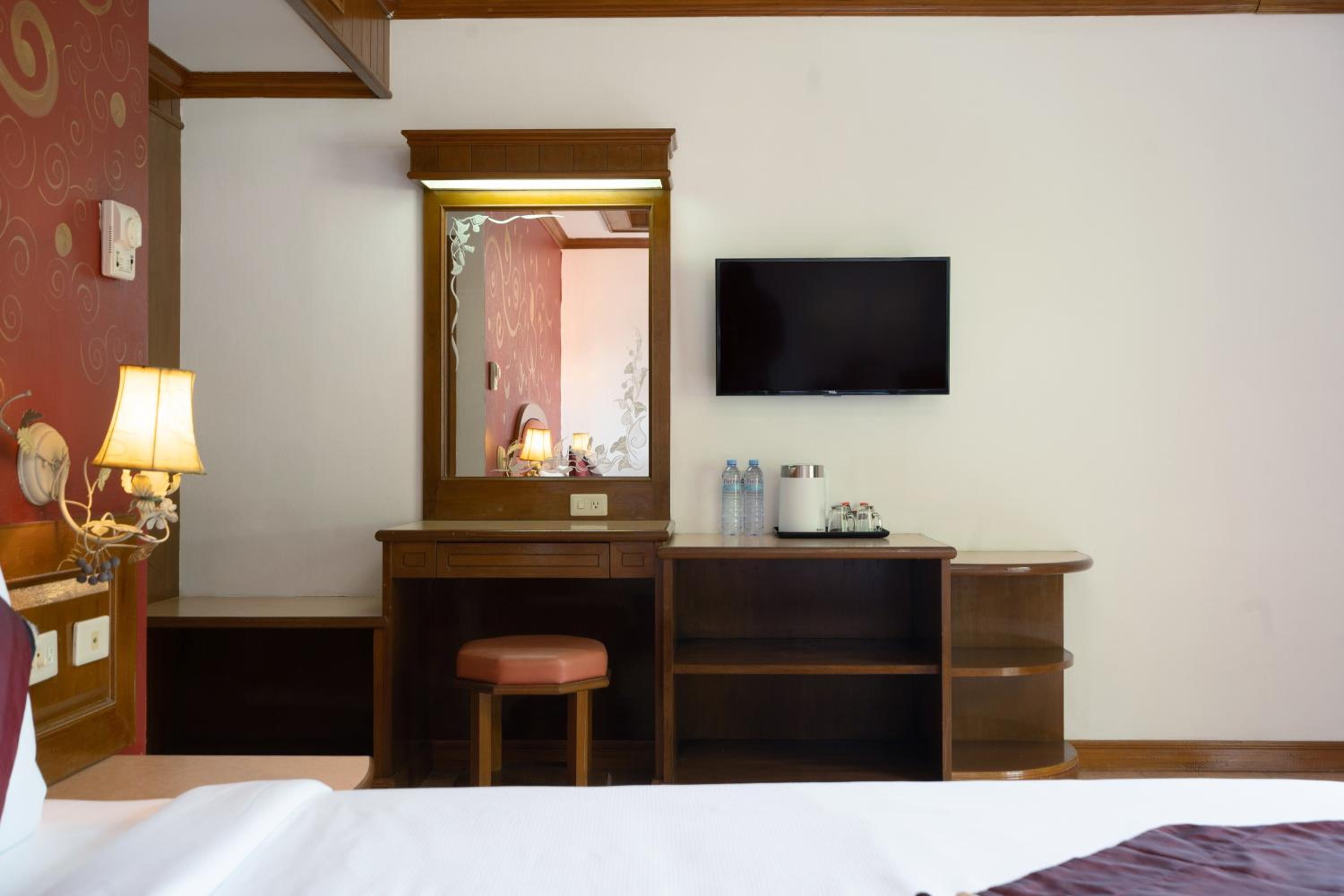 Deluxe Double Room - Photo 17