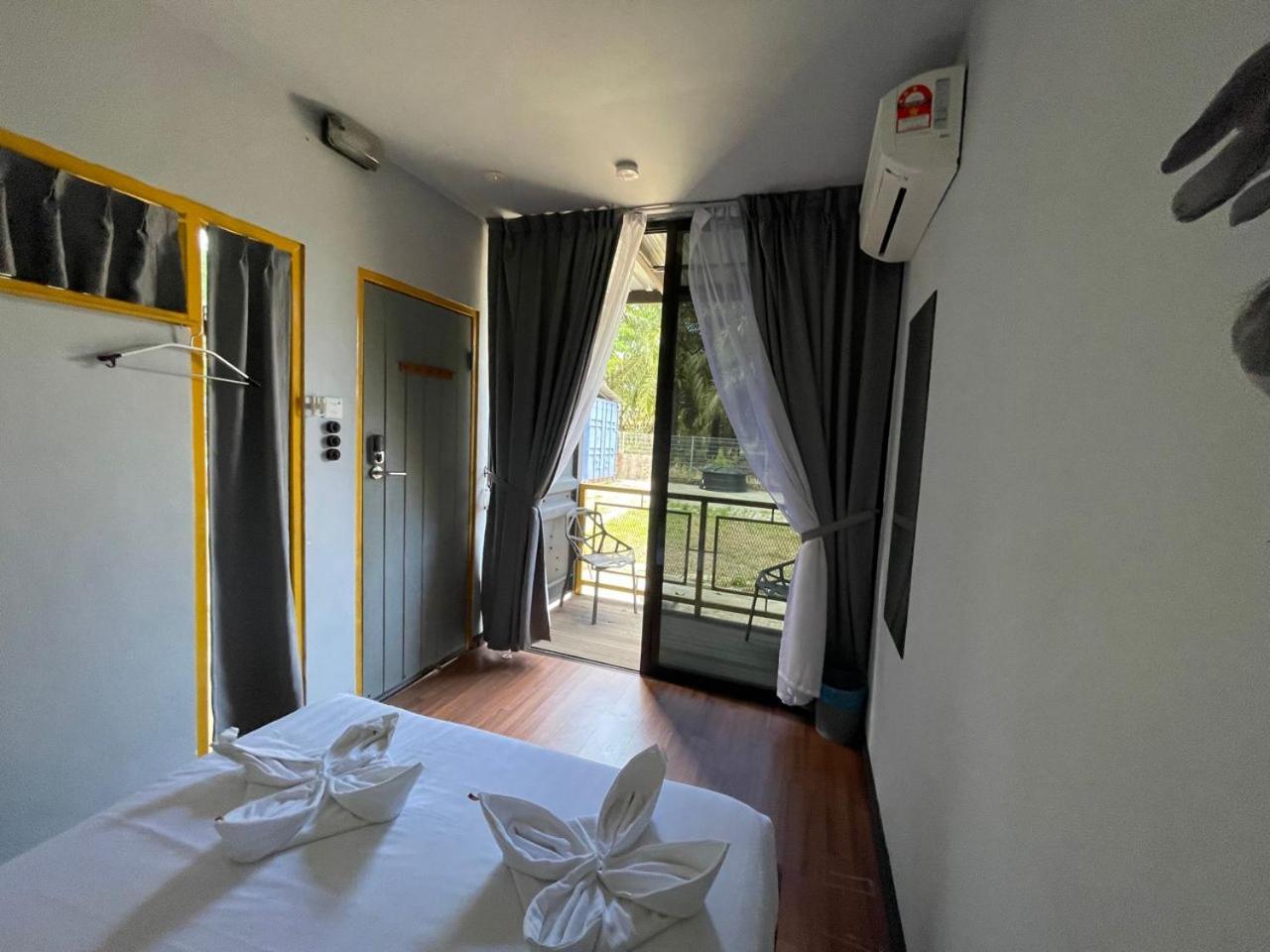 Queen Room with Balcony photo 3