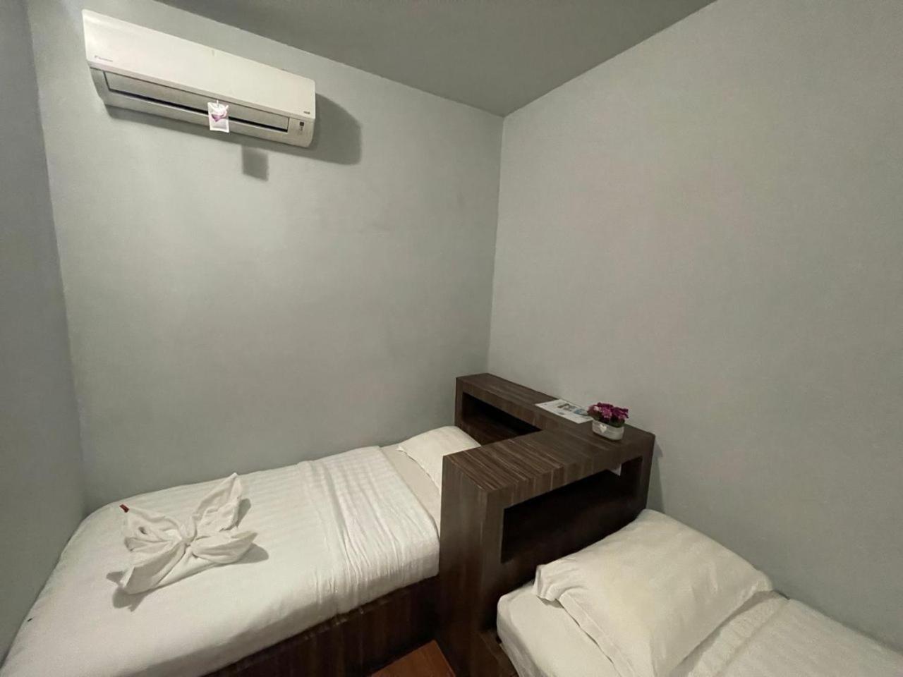 Standard Twin Room - Photo 1