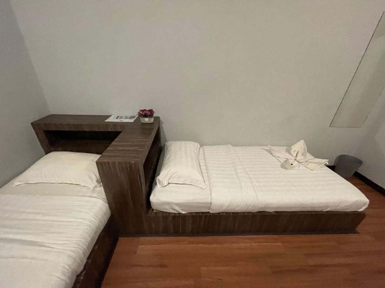 Standard Twin Room - Photo 4