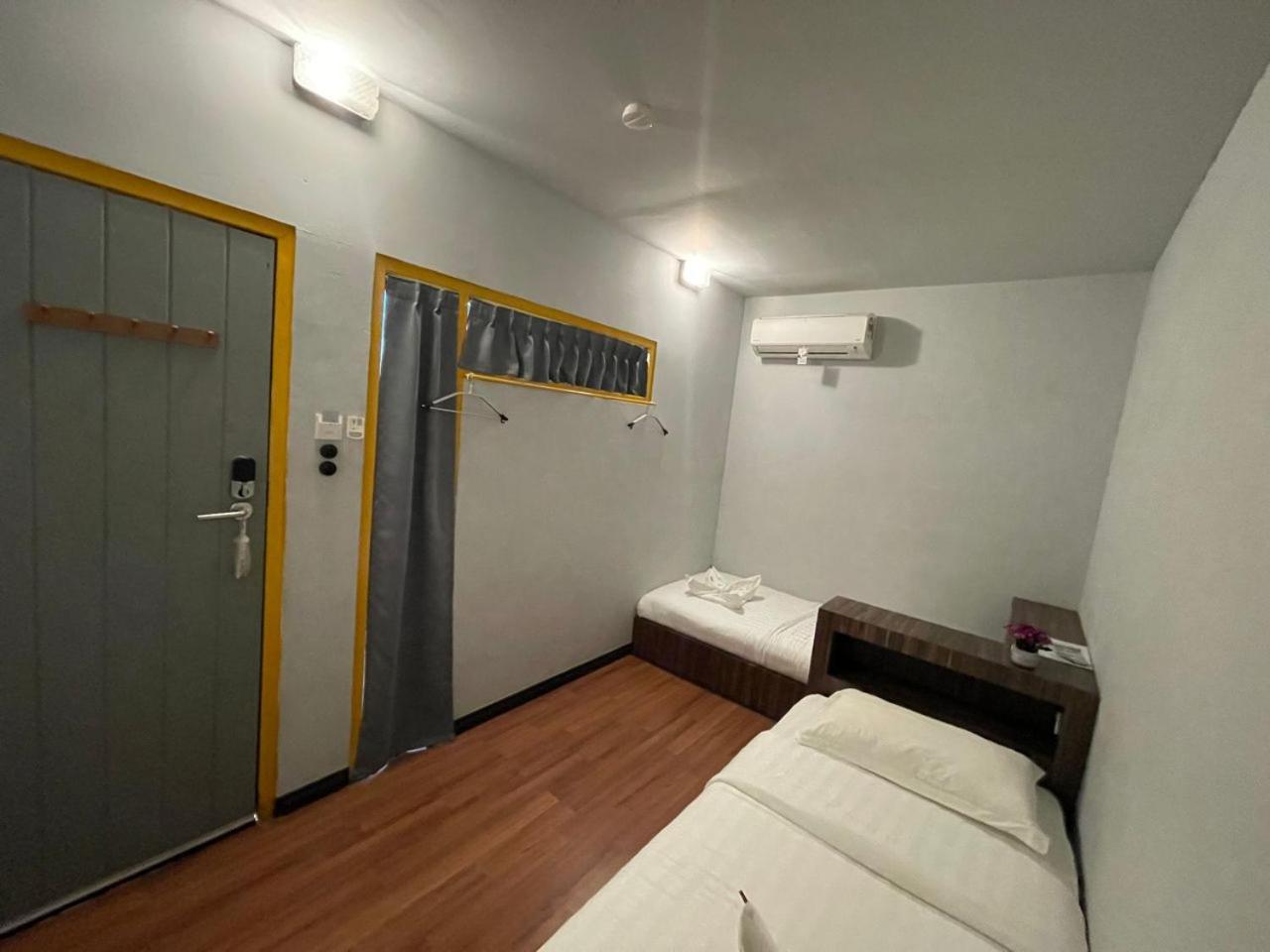 Standard Twin Room - Photo 3