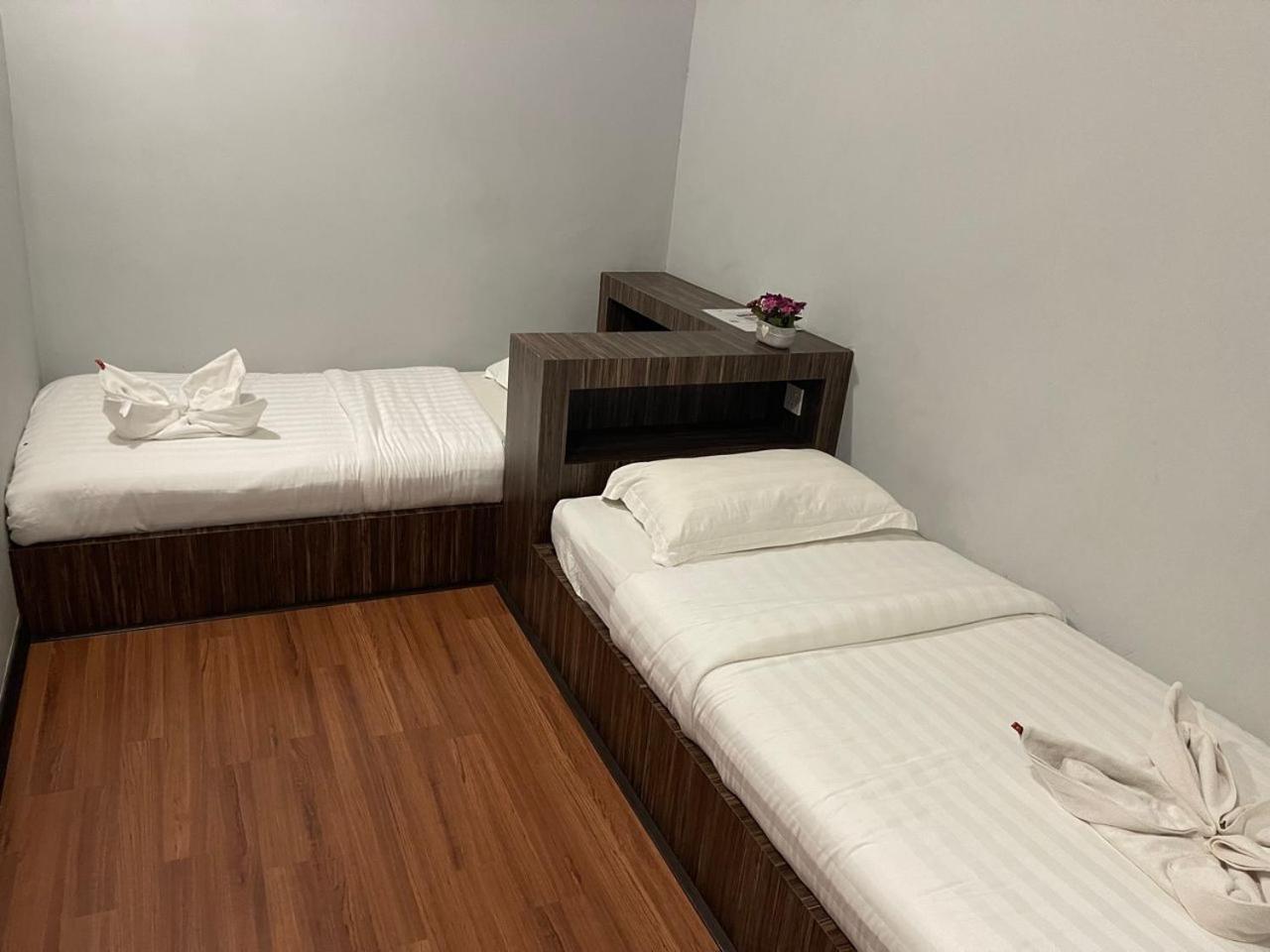 Standard Twin Room - Photo 2