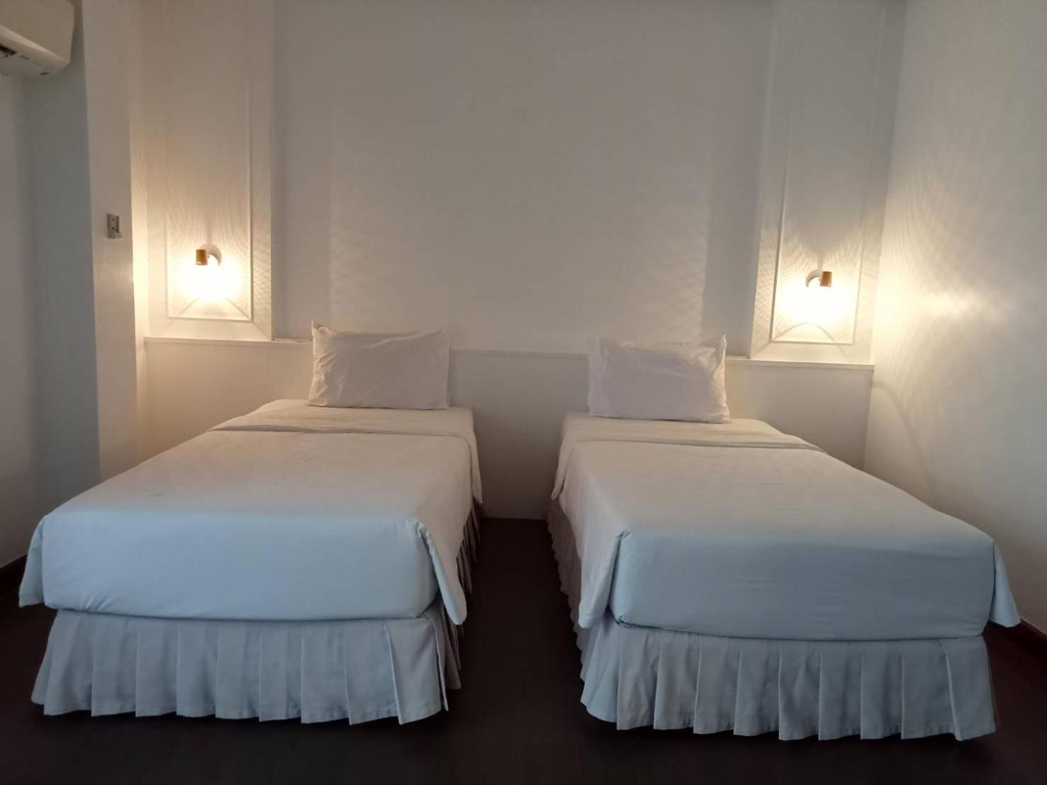 Double or Twin Room with Balcony - Photo 4