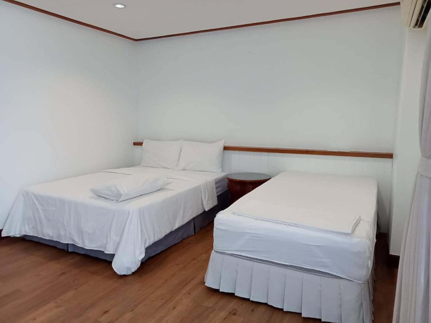Double or Twin Room with Balcony - Photo 3