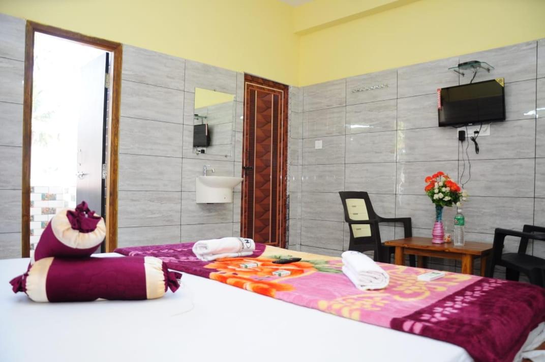 Deluxe Double Room with Balcony - Photo 5