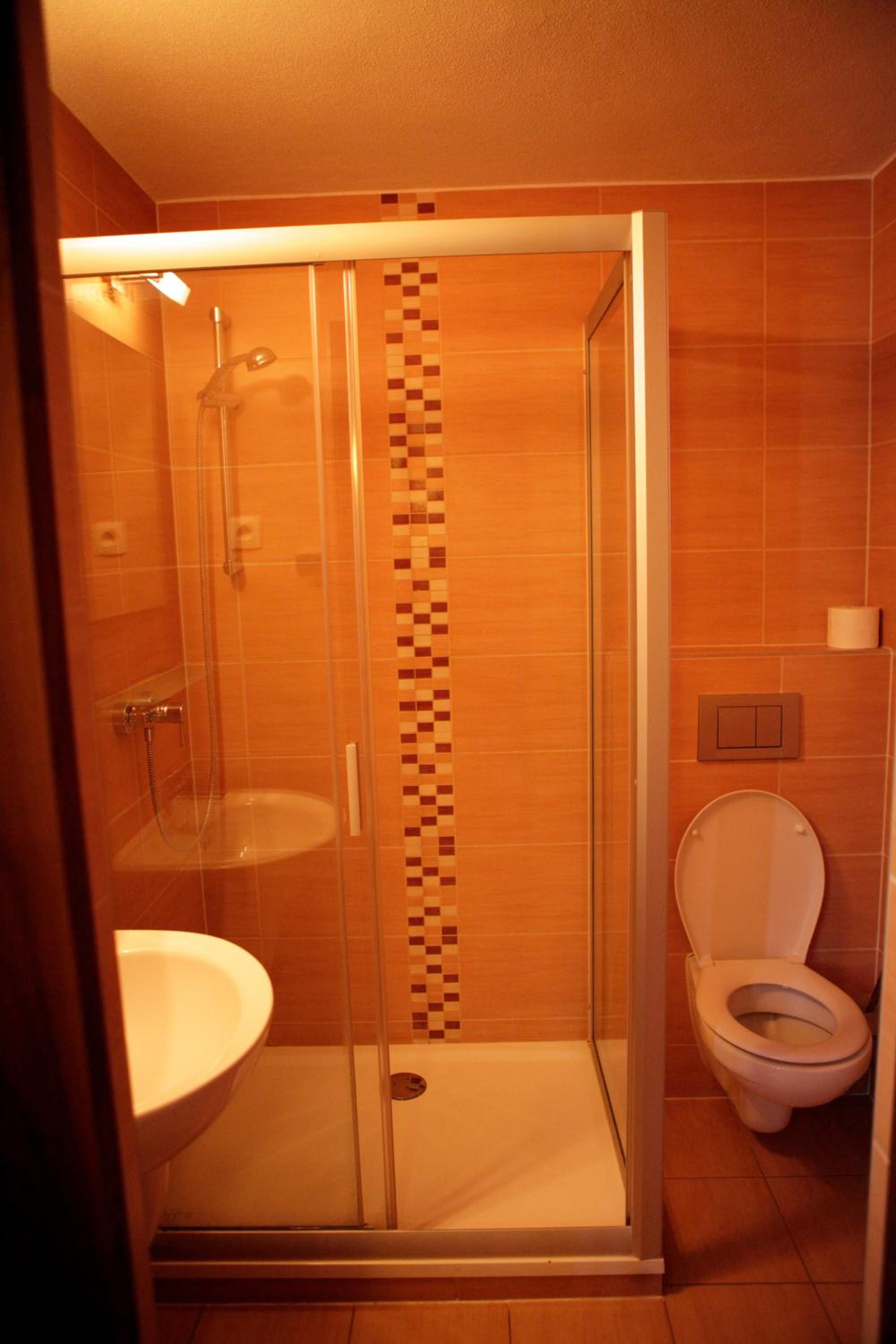 Double or Twin Room - Photo 4