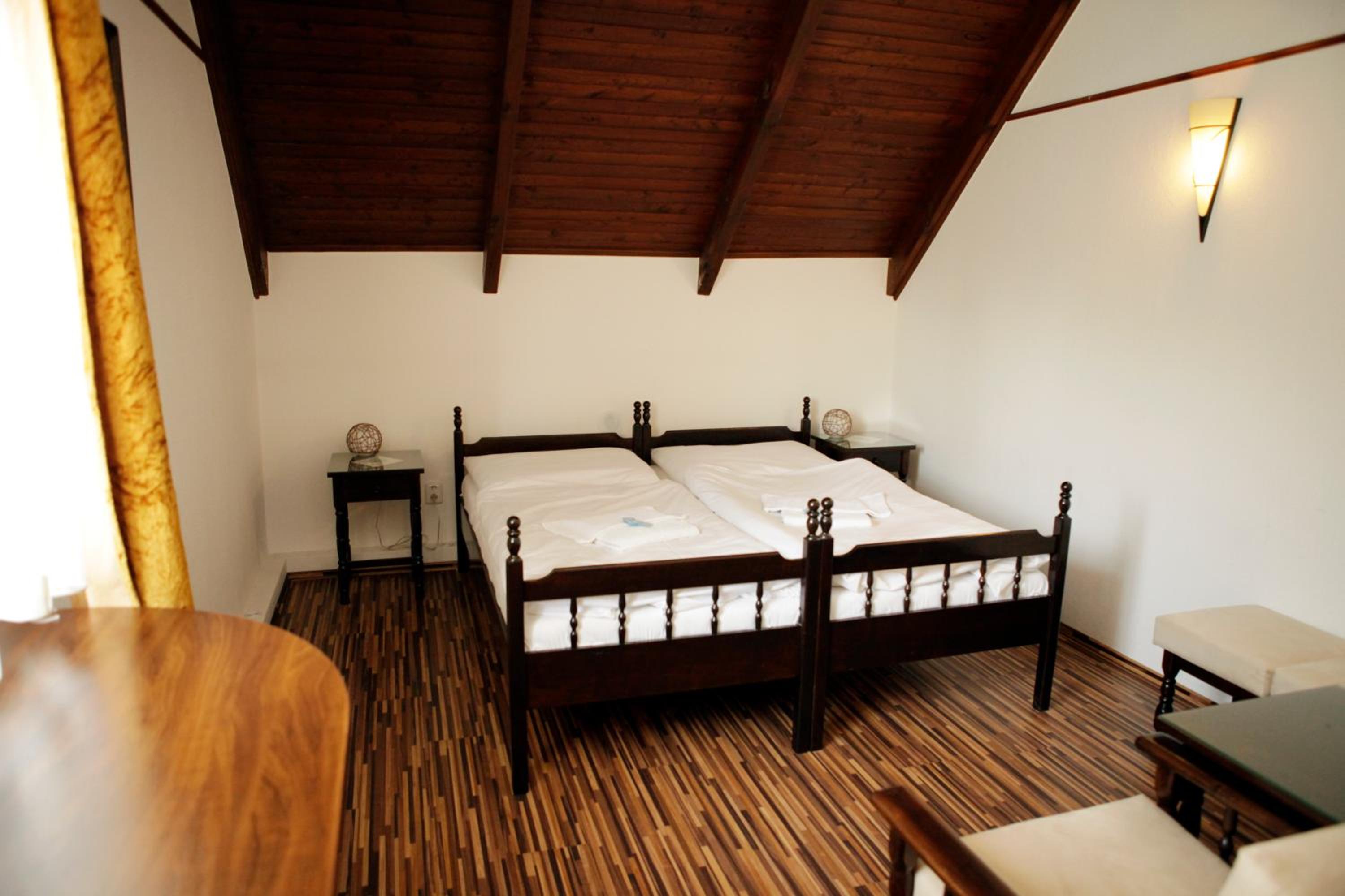 Double or Twin Room - Photo 3