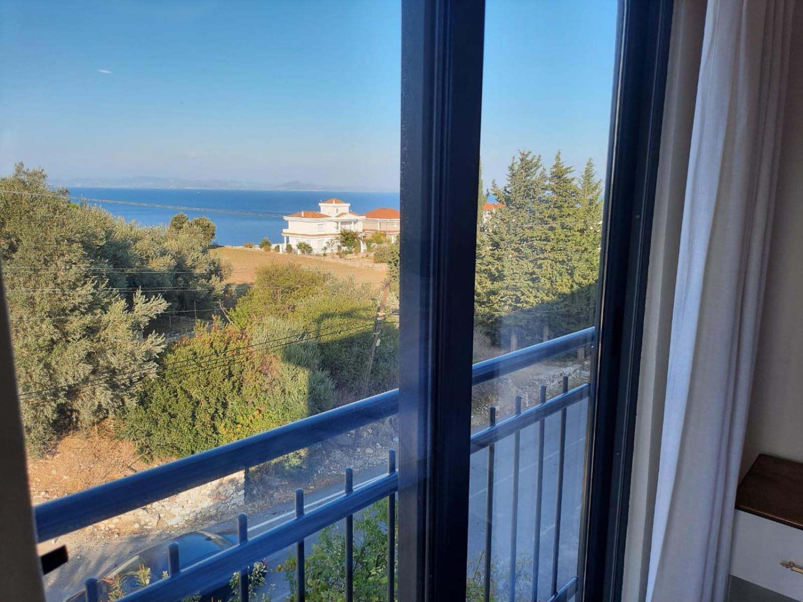 Deluxe Suite with Sea View photo 3