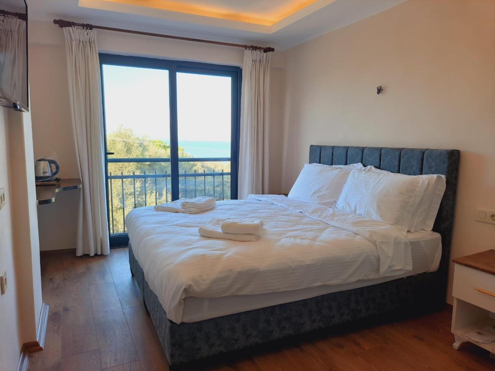 Deluxe Suite with Sea View photo 1