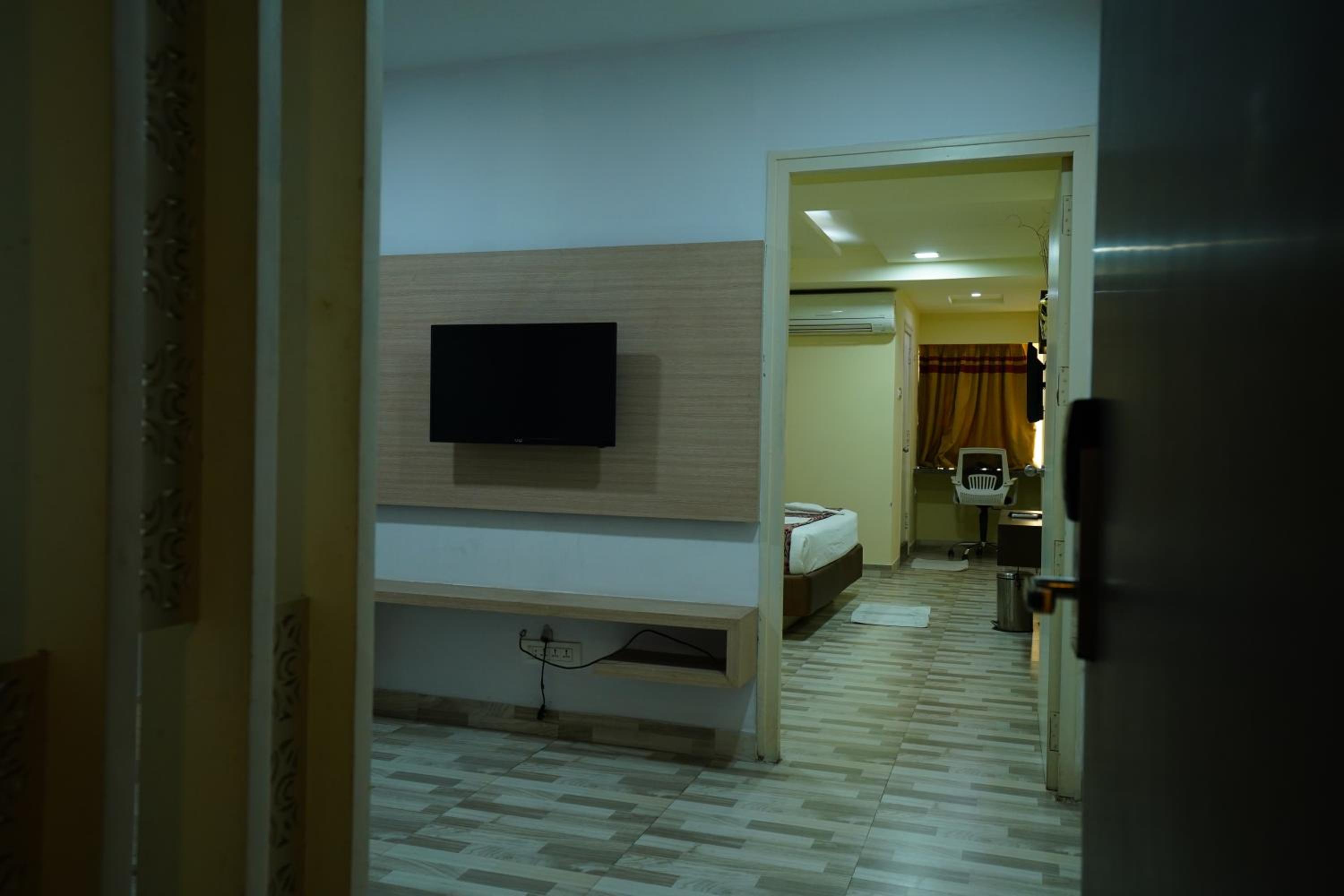 Suite - Photo 5