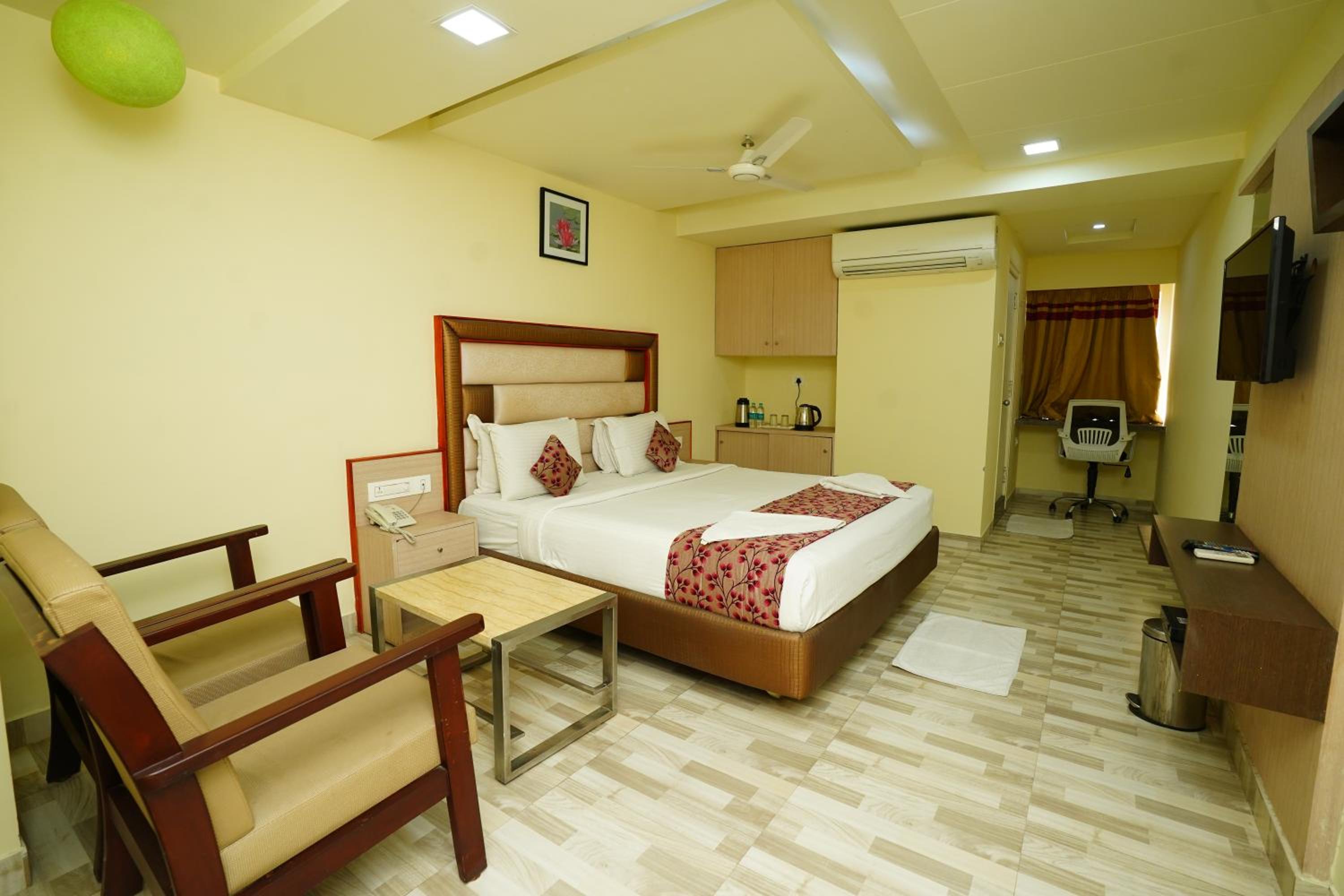 Suite - Photo 2