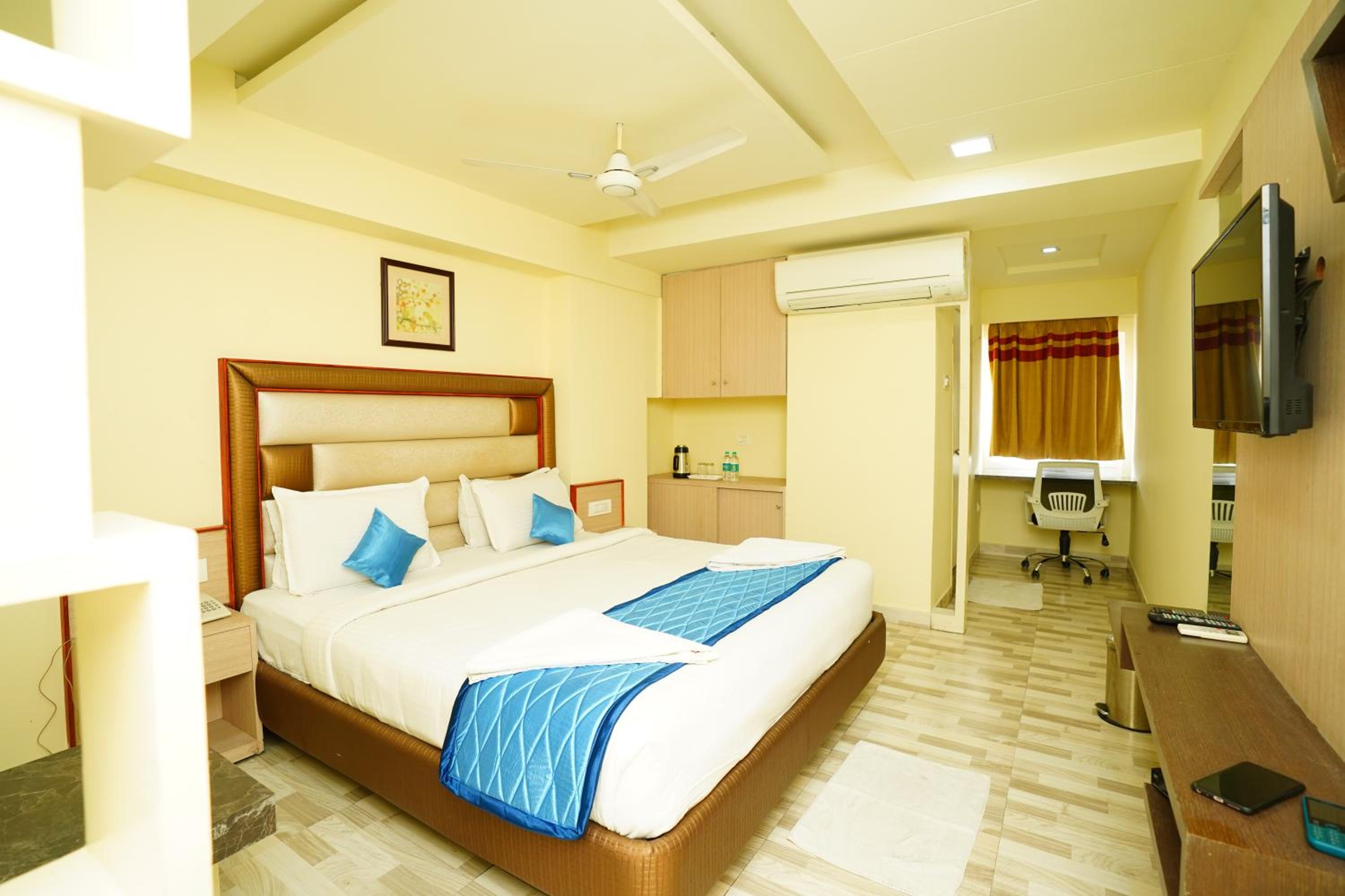 Deluxe Room - Photo 3