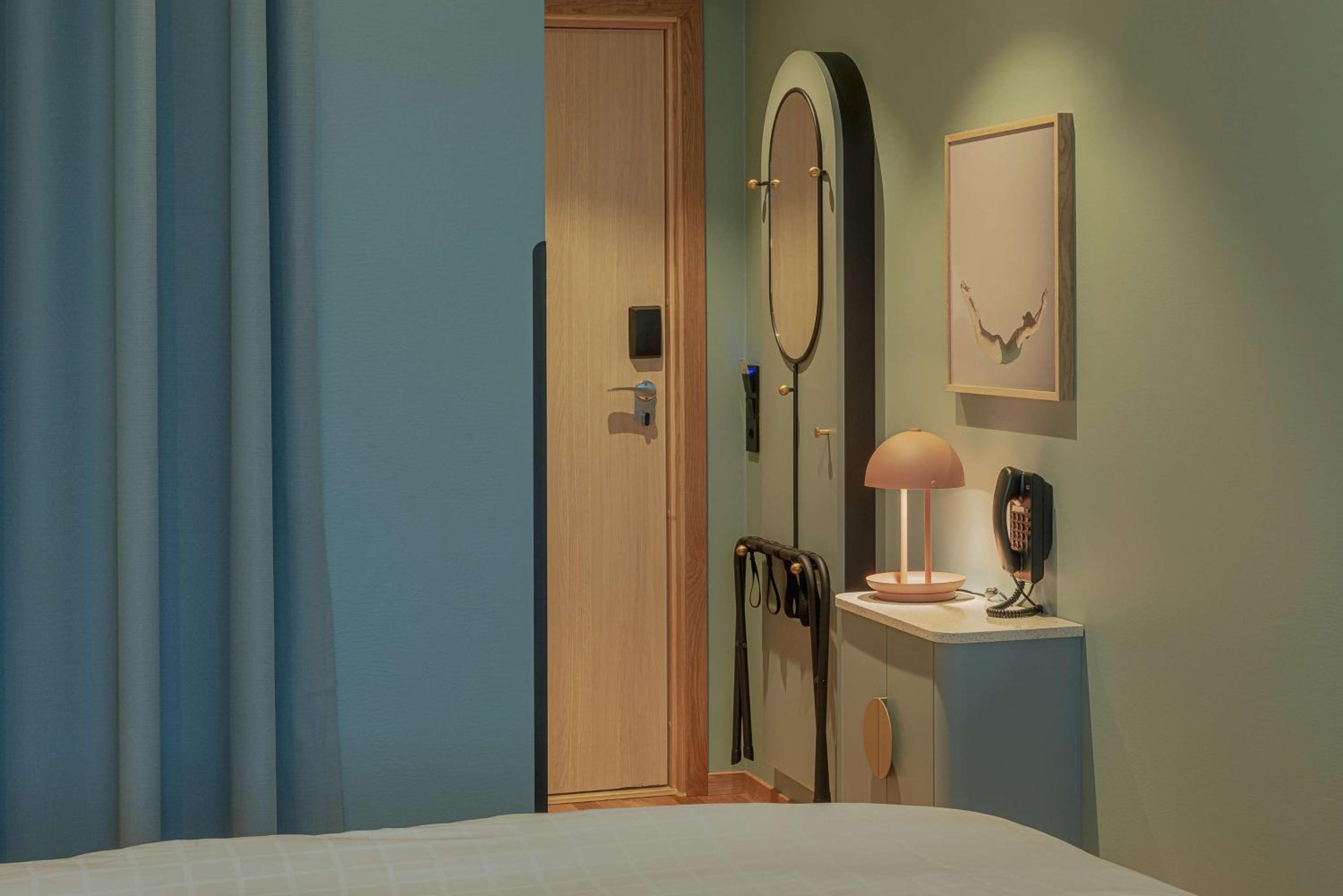 Standard Twin Room - Photo 4