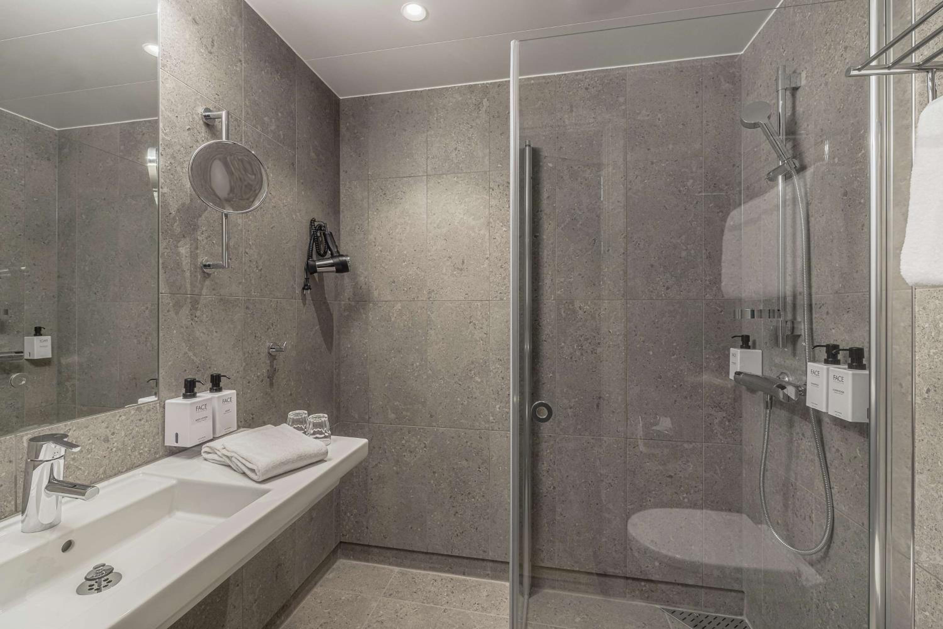 Standard Twin Room - Photo 2