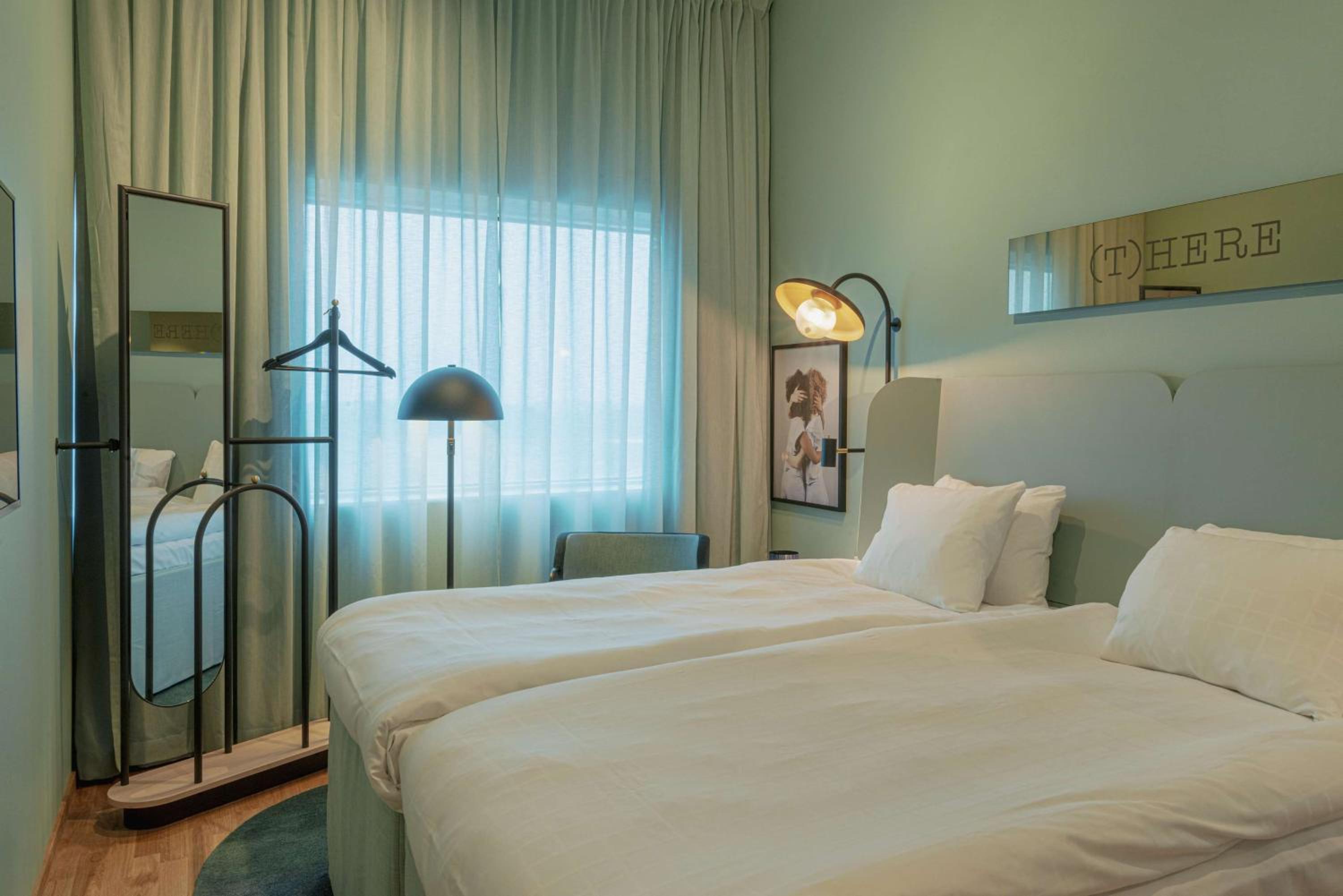 Standard Twin Room - Photo 3