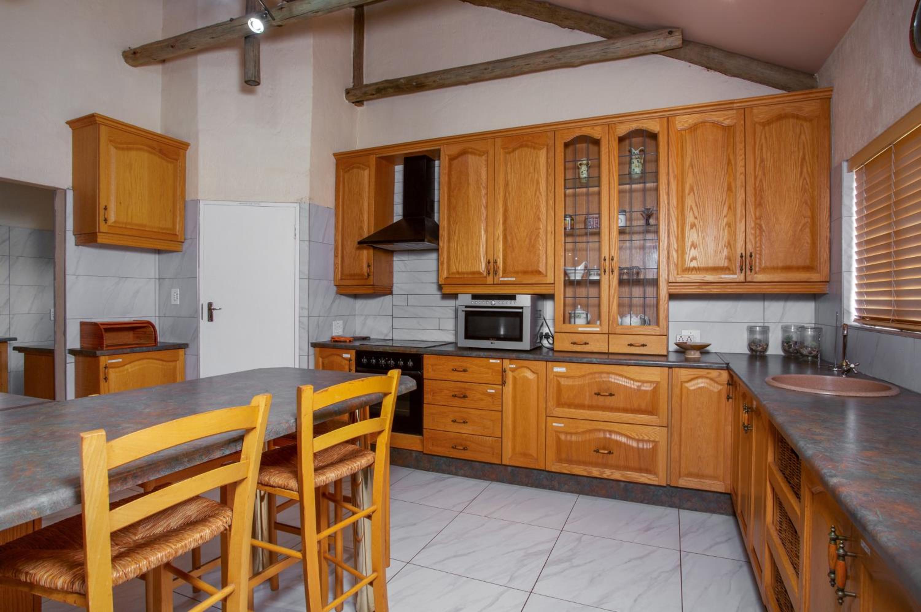 Hilltop House - Photo 7