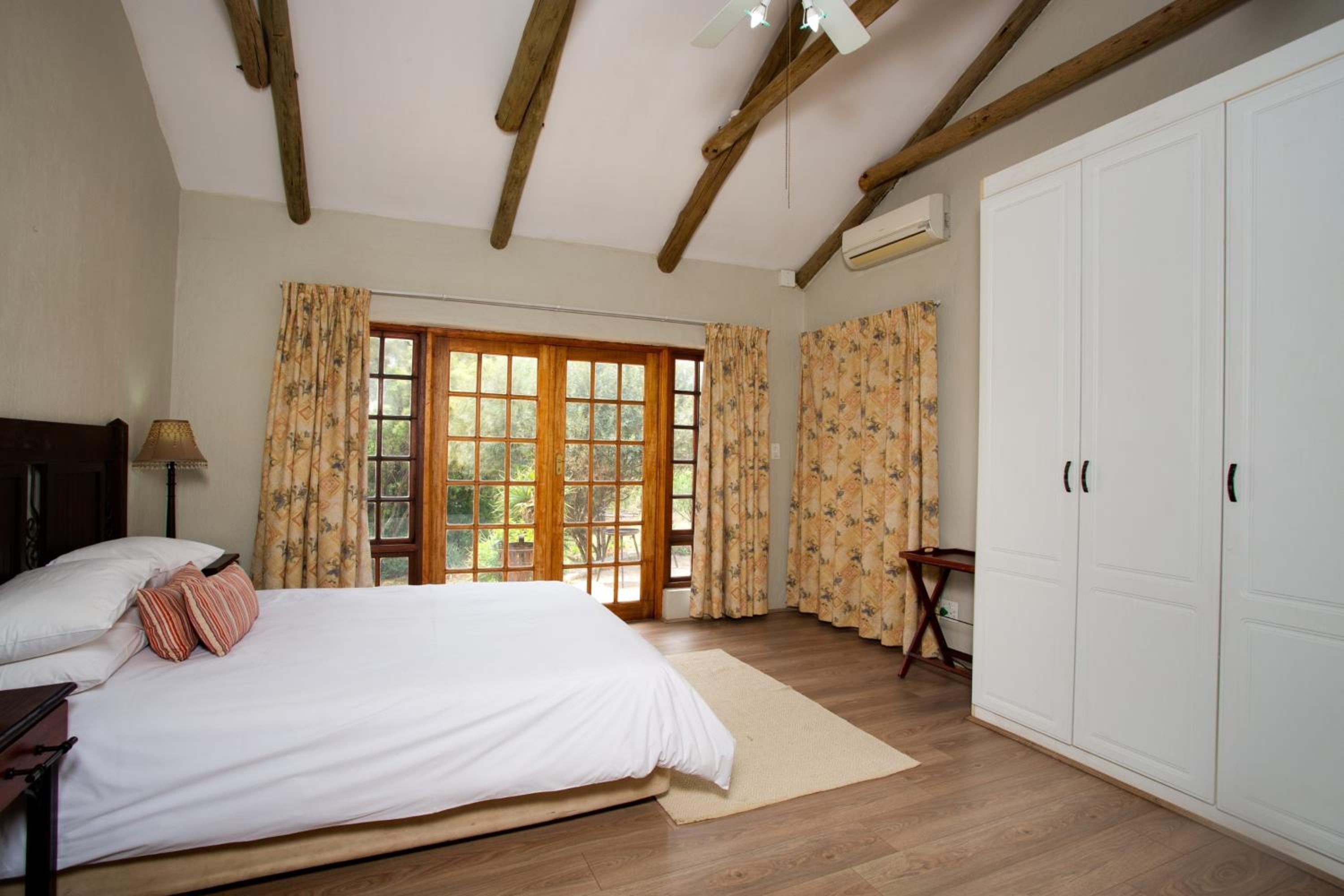 Hilltop House - Photo 2