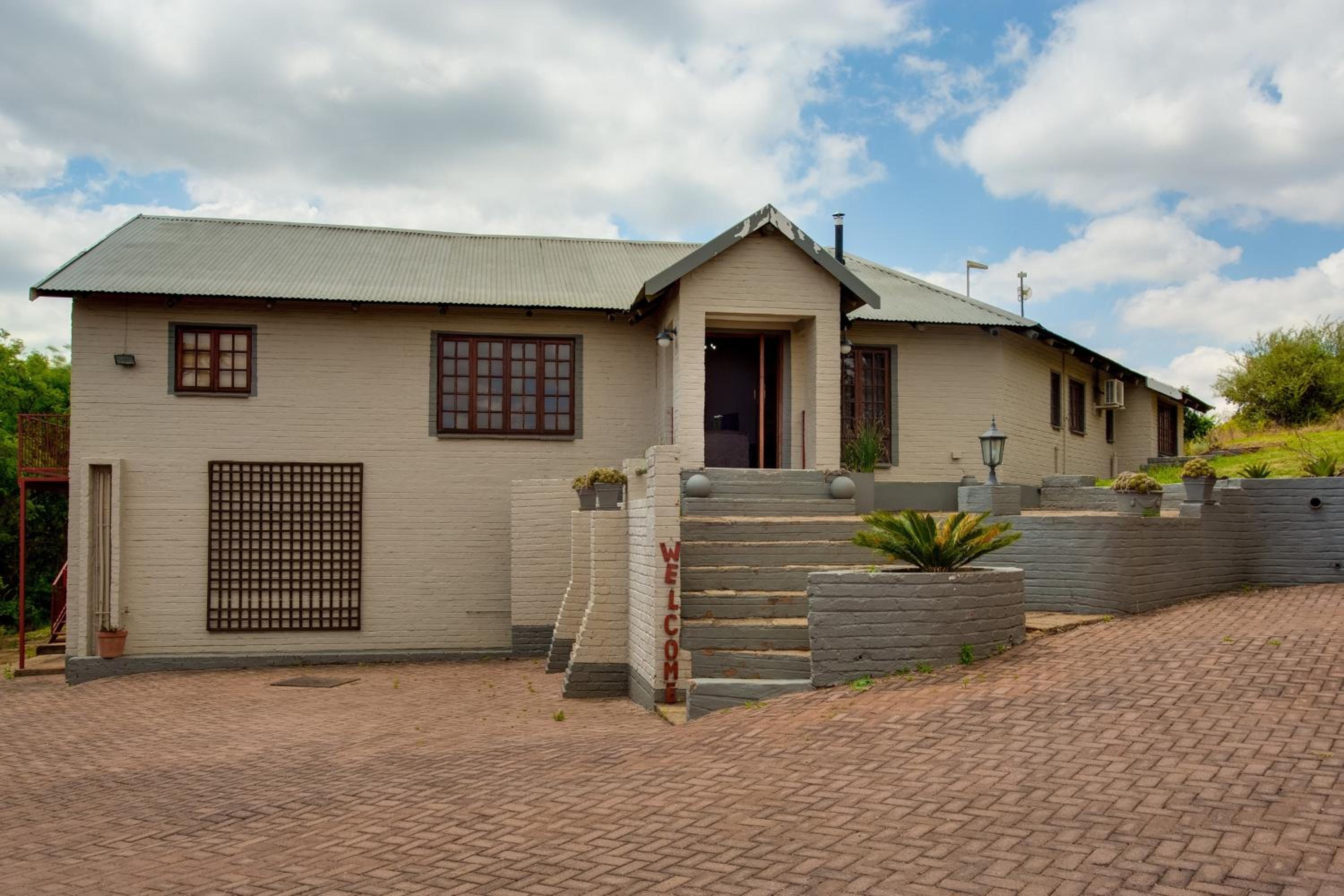 Hilltop House - Photo 10