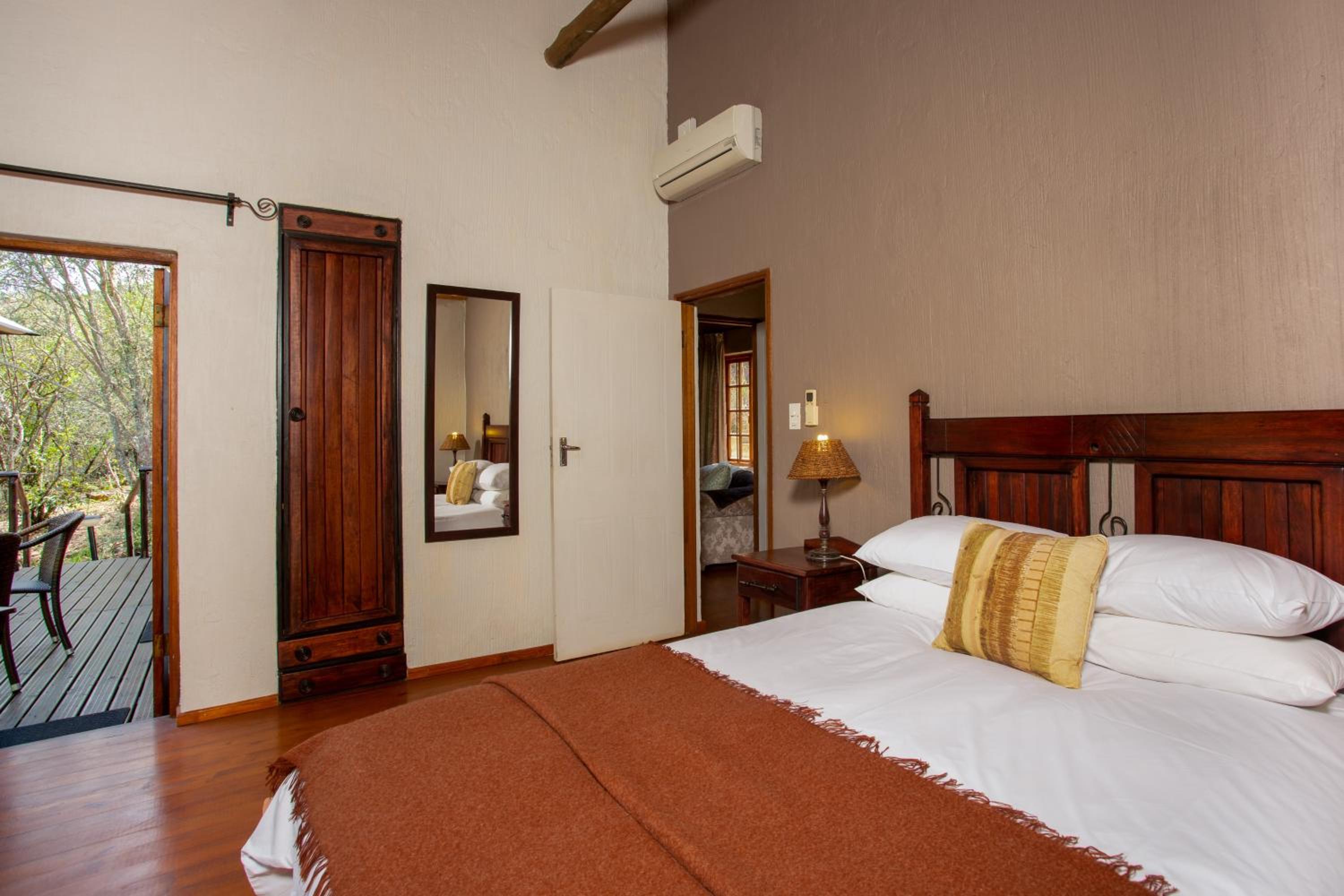 Deluxe Family Cabin - Photo 7