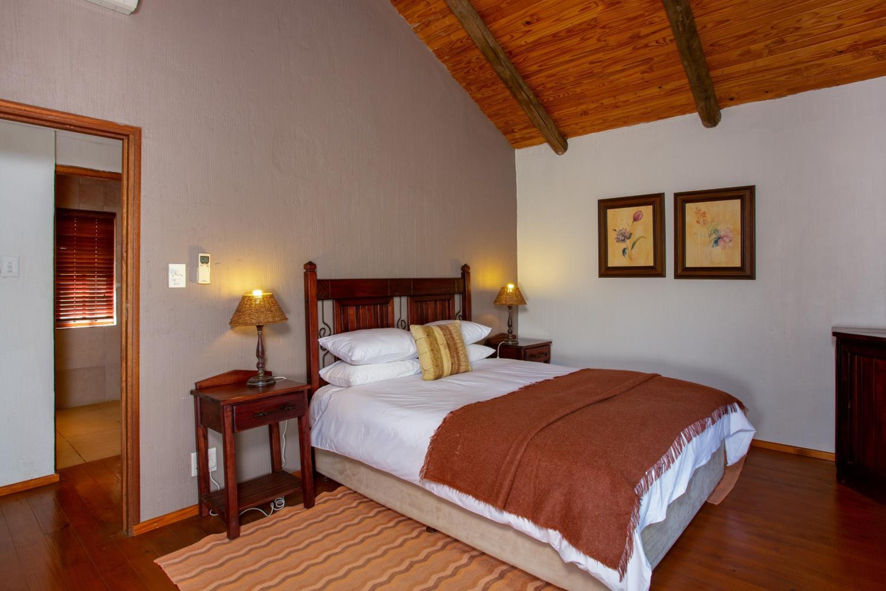 Deluxe Family Cabin - Photo 1