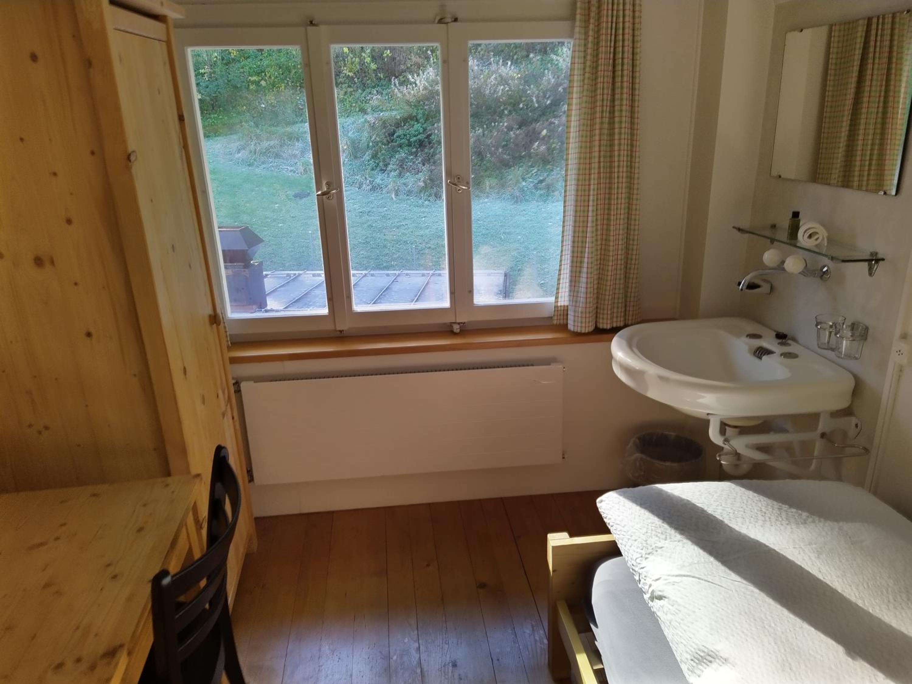 Single Room with Shared Bathroom photo 2